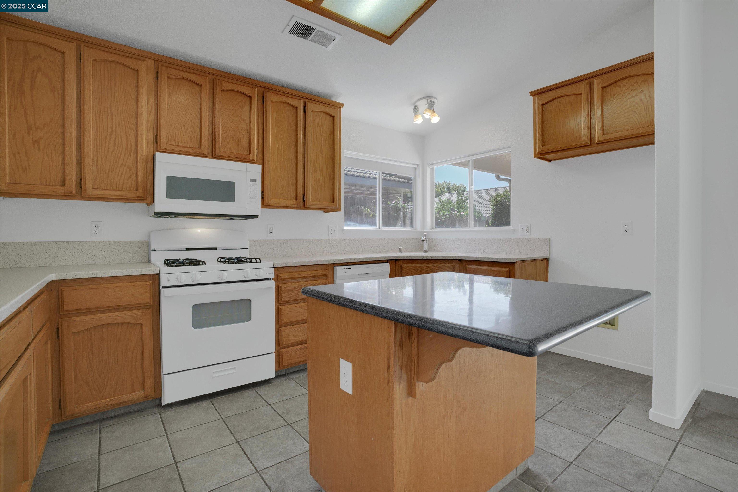 Detail Gallery Image 14 of 30 For 2808 Mozart Drive, Modesto,  CA 95358-8855 - 3 Beds | 2 Baths