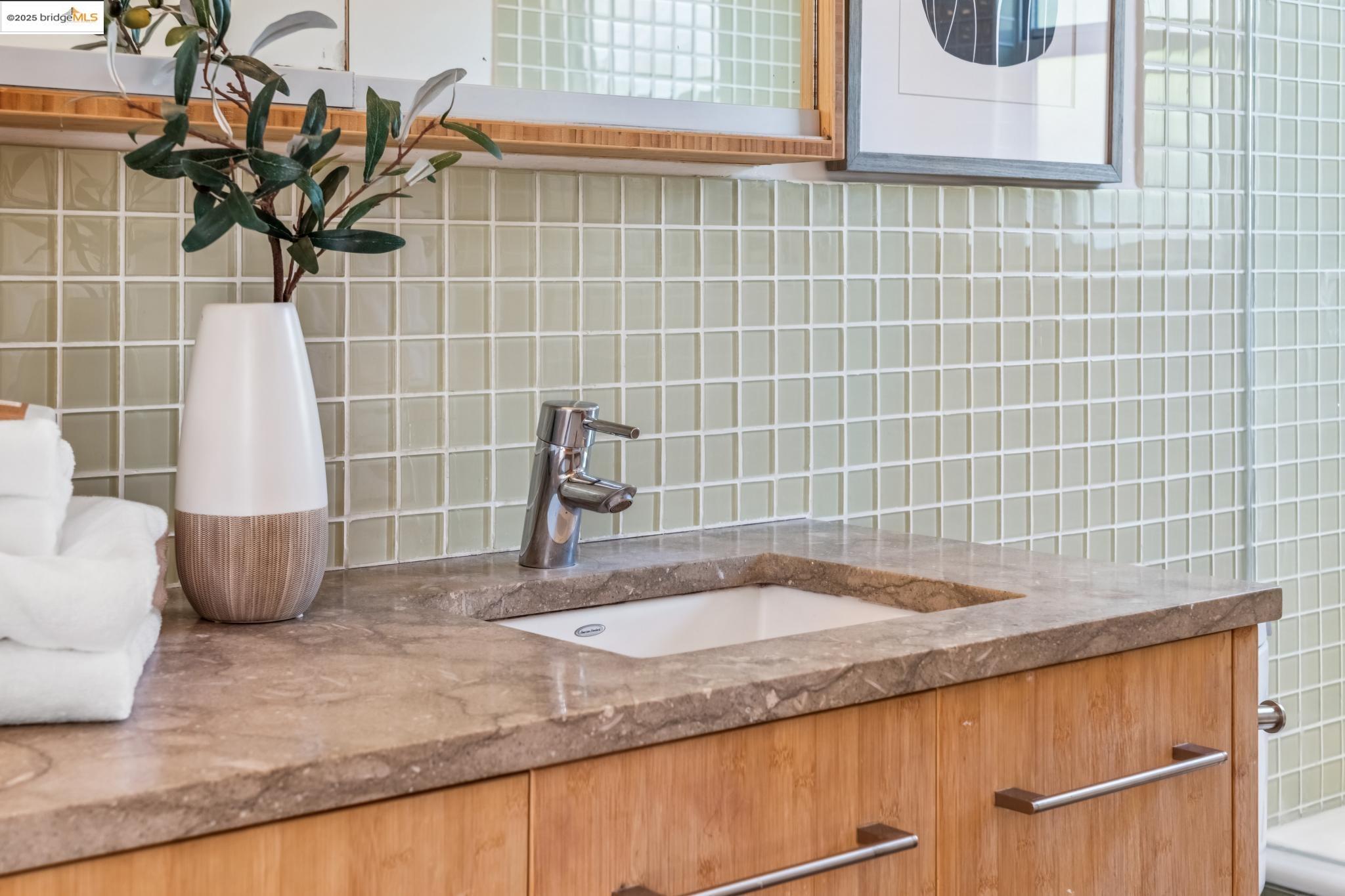 Detail Gallery Image 21 of 60 For 1708 Derby St, Berkeley,  CA 94703 - 3 Beds | 2/1 Baths