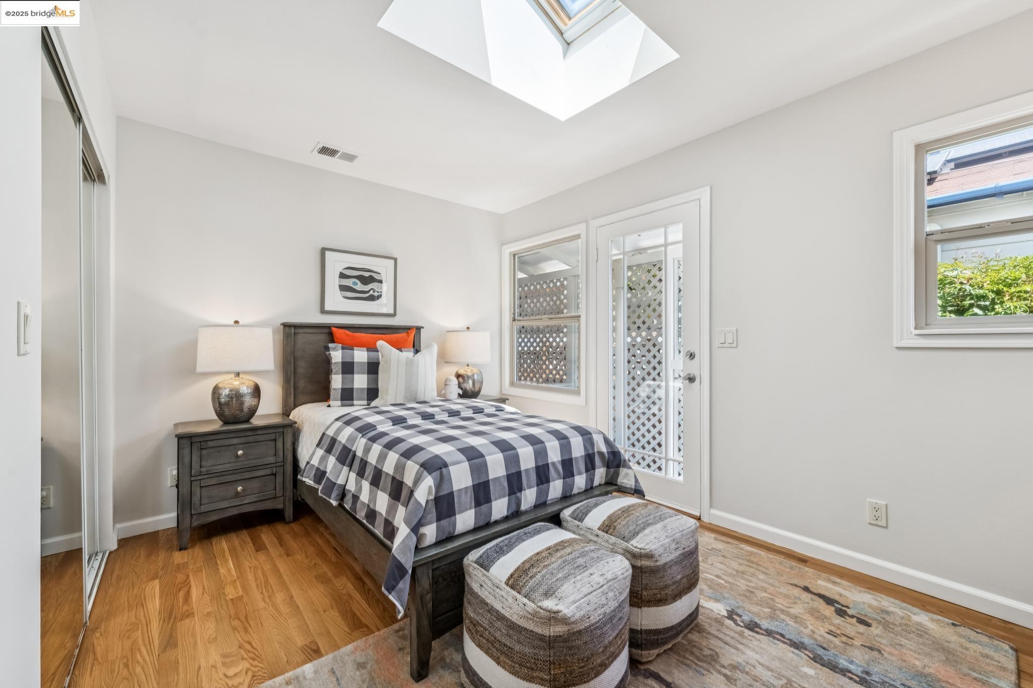 Detail Gallery Image 22 of 60 For 1708 Derby St, Berkeley,  CA 94703 - 3 Beds | 2/1 Baths