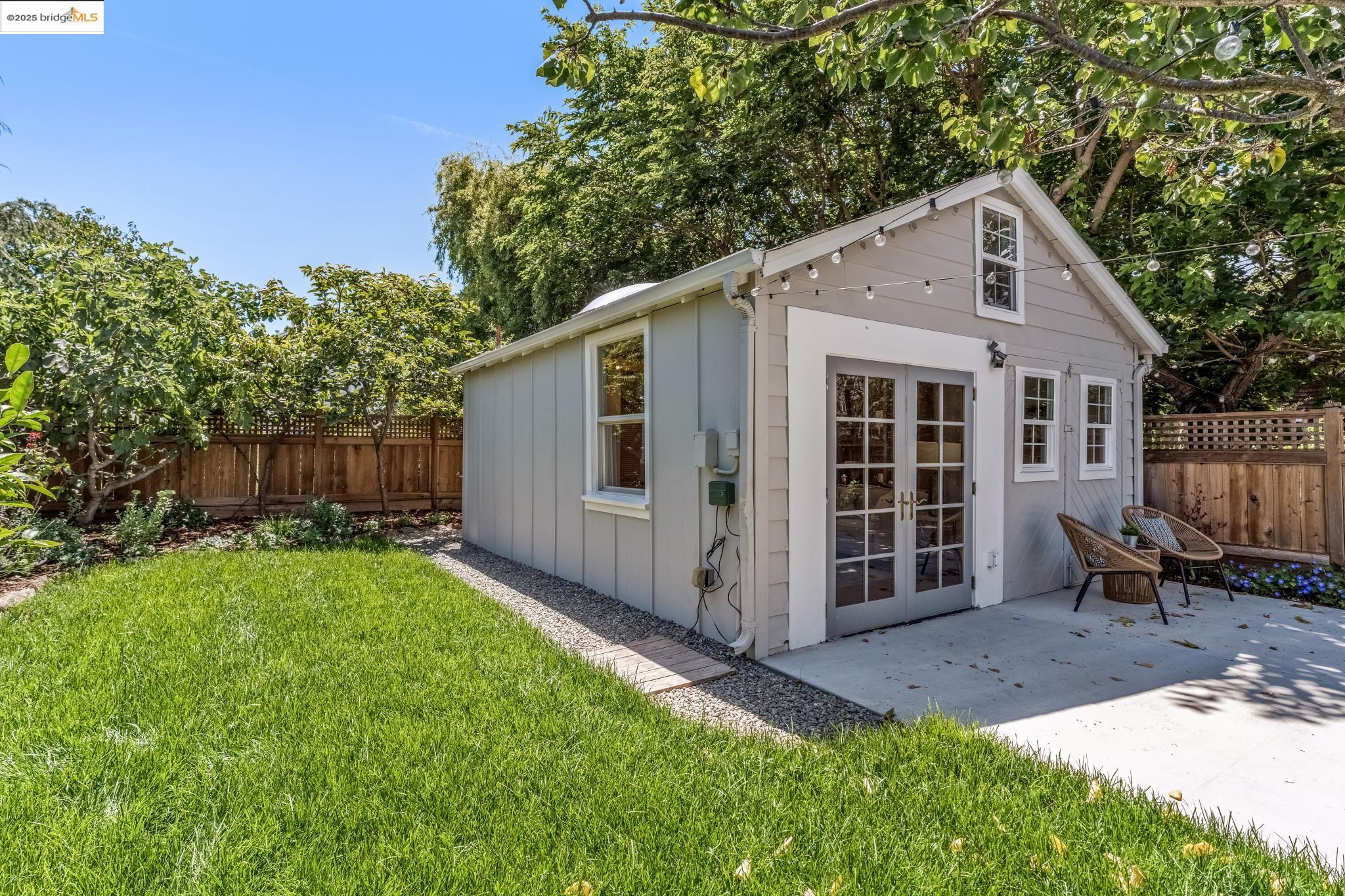 Detail Gallery Image 25 of 60 For 1708 Derby St, Berkeley,  CA 94703 - 3 Beds | 2/1 Baths