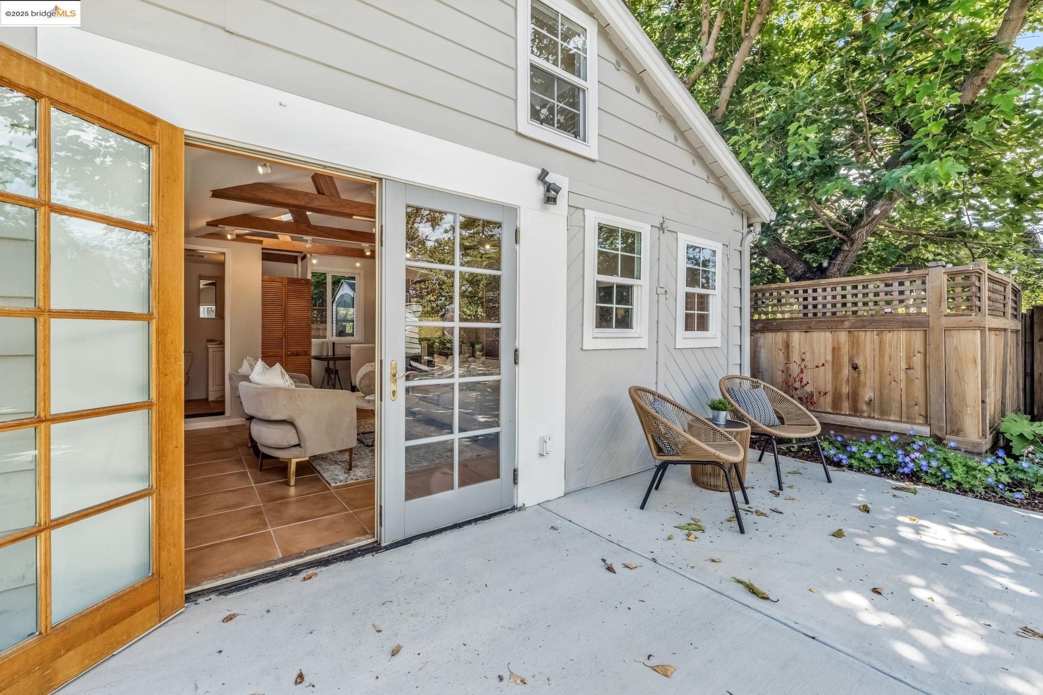 Detail Gallery Image 26 of 60 For 1708 Derby St, Berkeley,  CA 94703 - 3 Beds | 2/1 Baths