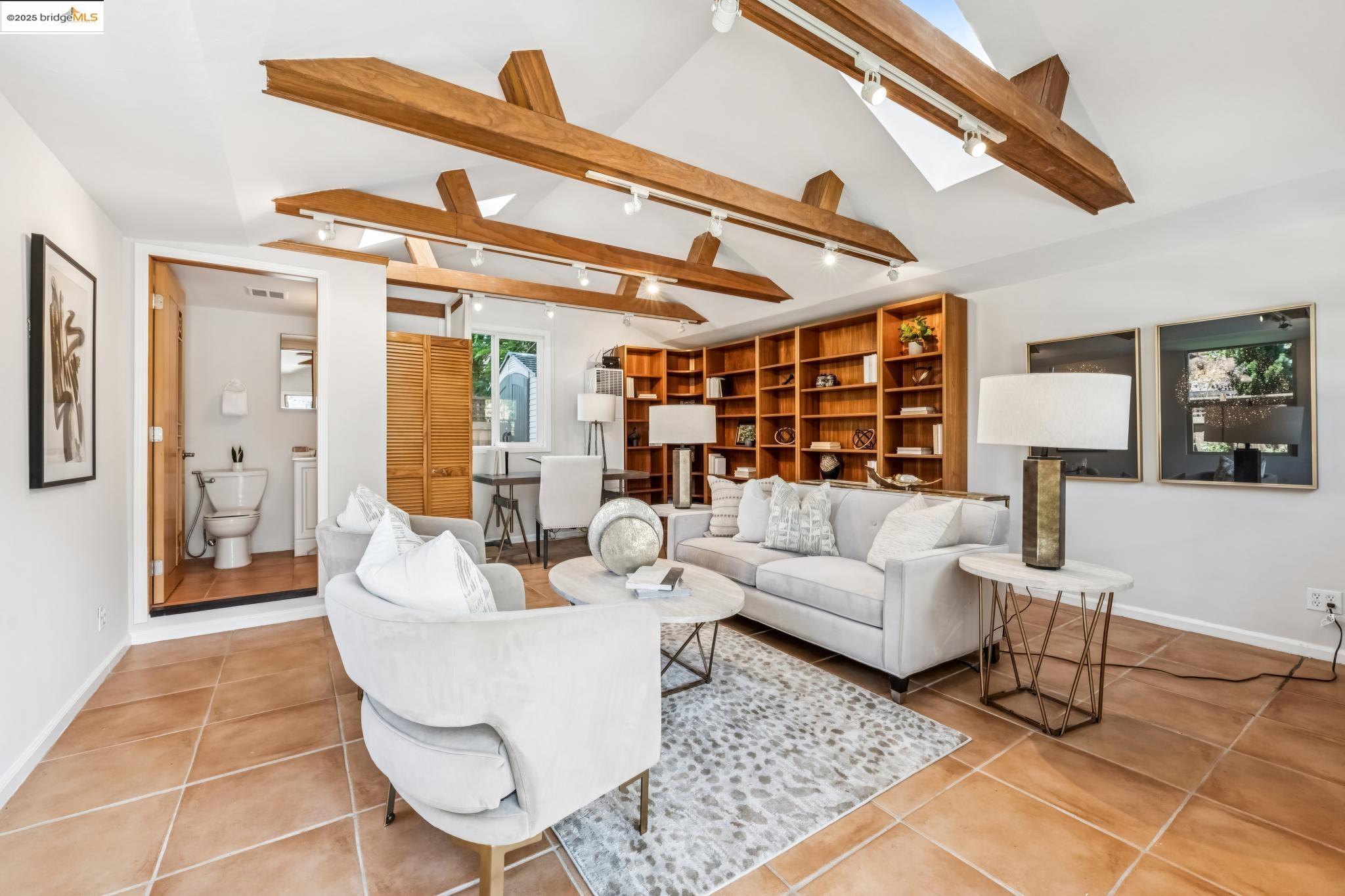 Detail Gallery Image 29 of 60 For 1708 Derby St, Berkeley,  CA 94703 - 3 Beds | 2/1 Baths