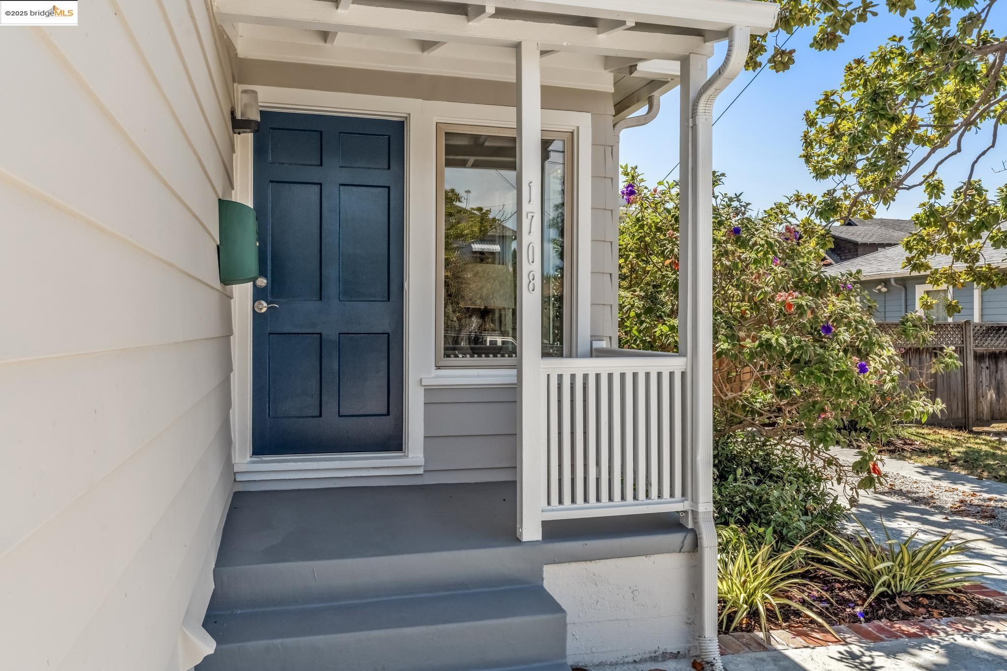Detail Gallery Image 32 of 60 For 1708 Derby St, Berkeley,  CA 94703 - 3 Beds | 2/1 Baths