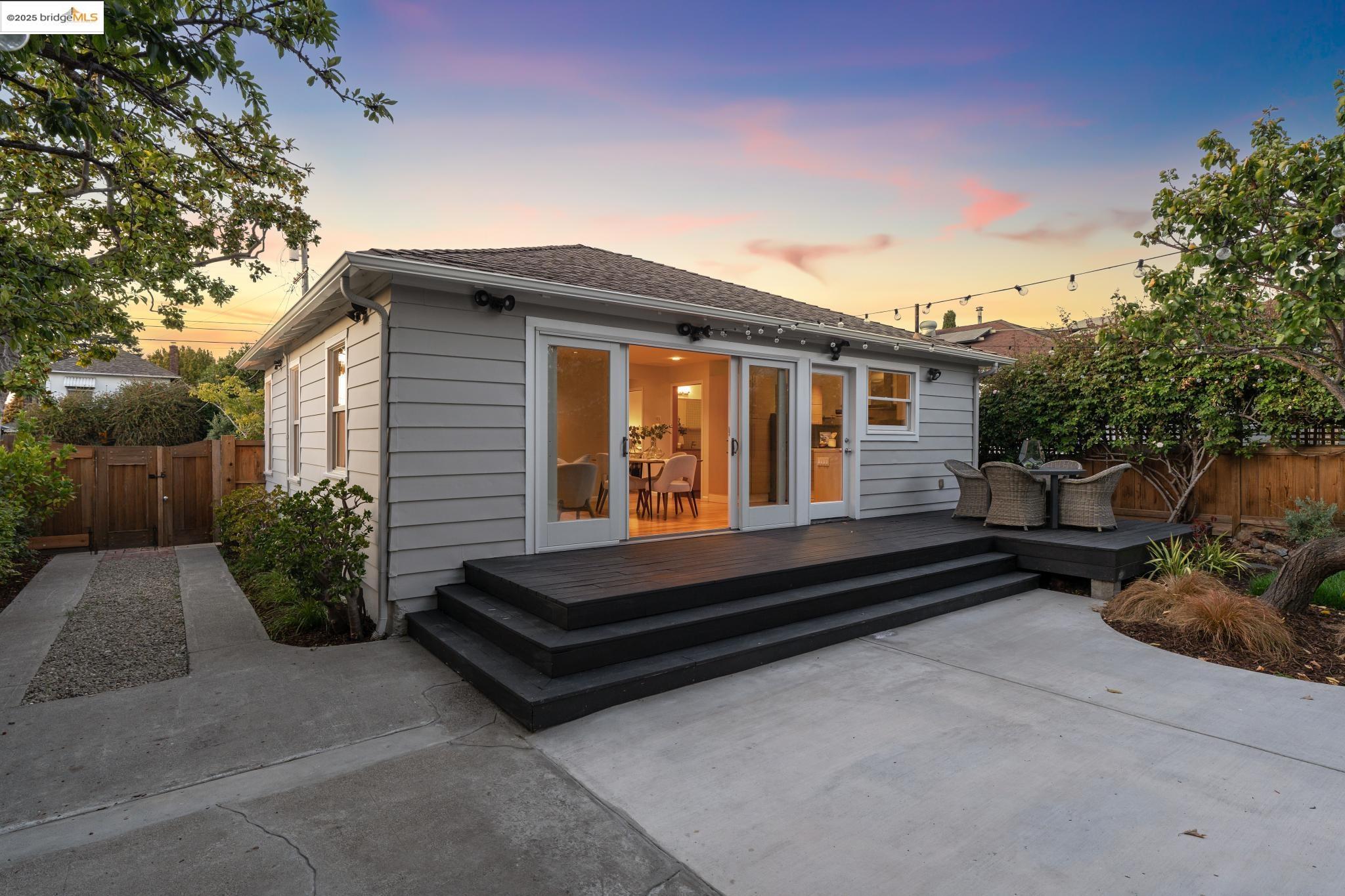Detail Gallery Image 45 of 60 For 1708 Derby St, Berkeley,  CA 94703 - 3 Beds | 2/1 Baths