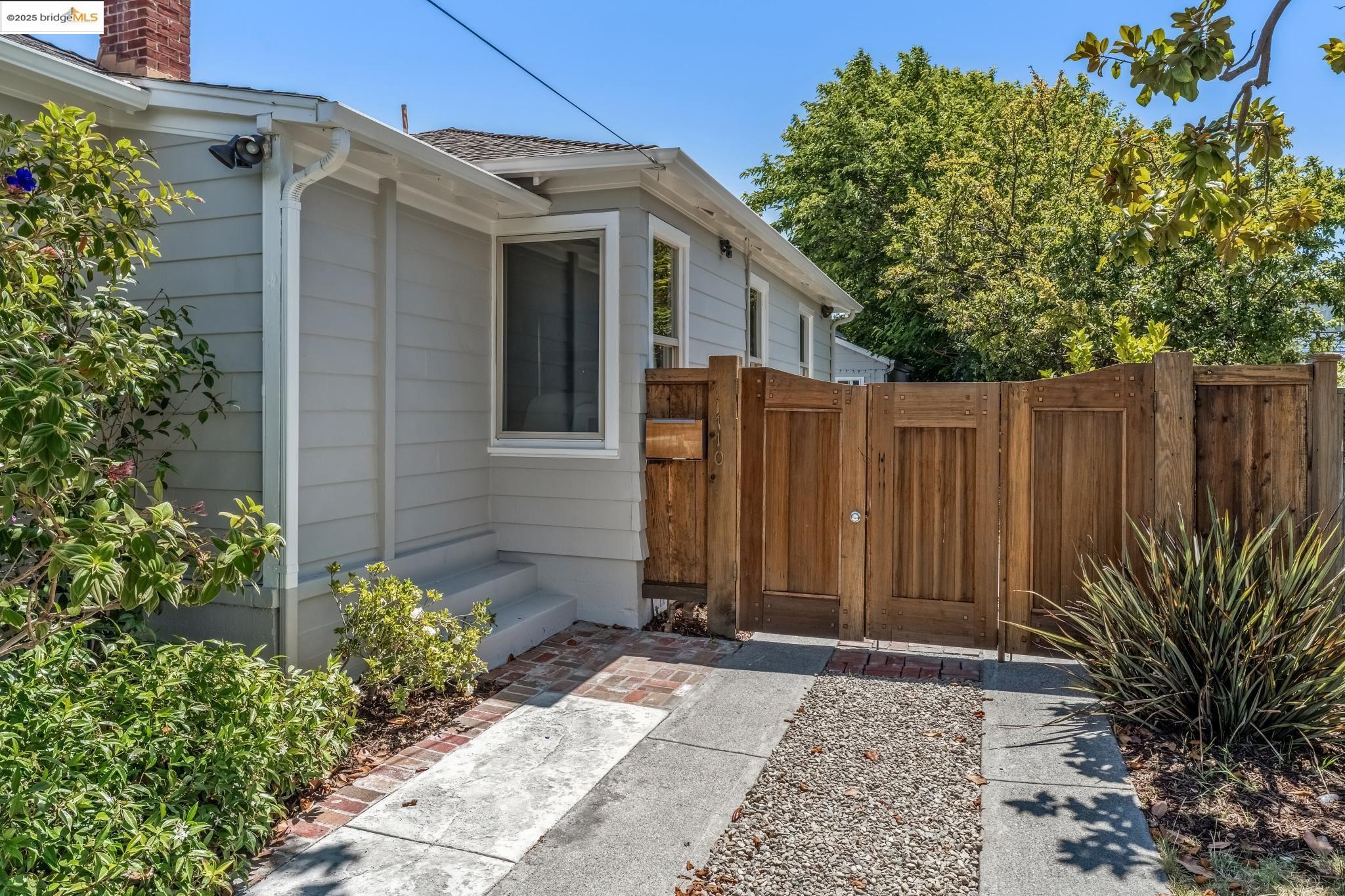 Detail Gallery Image 55 of 60 For 1708 Derby St, Berkeley,  CA 94703 - 3 Beds | 2/1 Baths