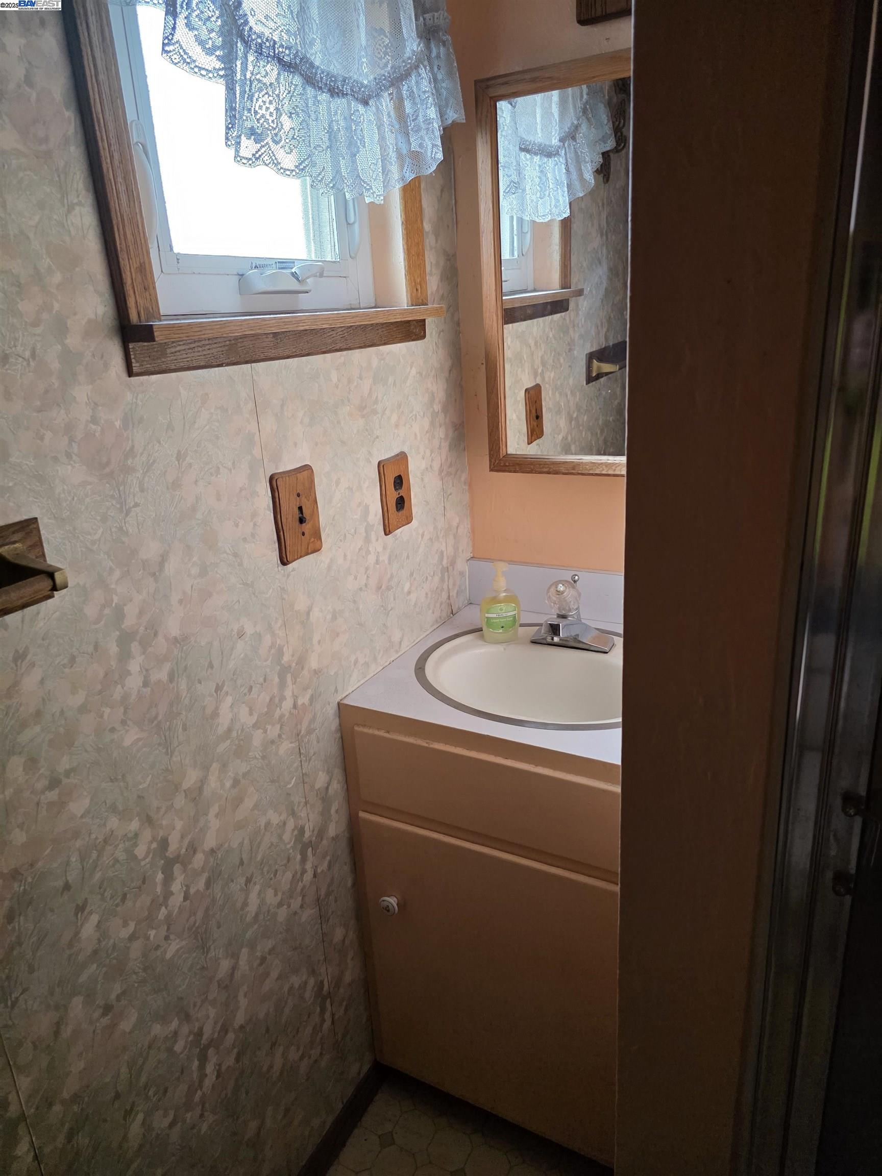 Detail Gallery Image 28 of 48 For 633 Humboldt St, Richmond,  CA 94805 - 3 Beds | 2 Baths