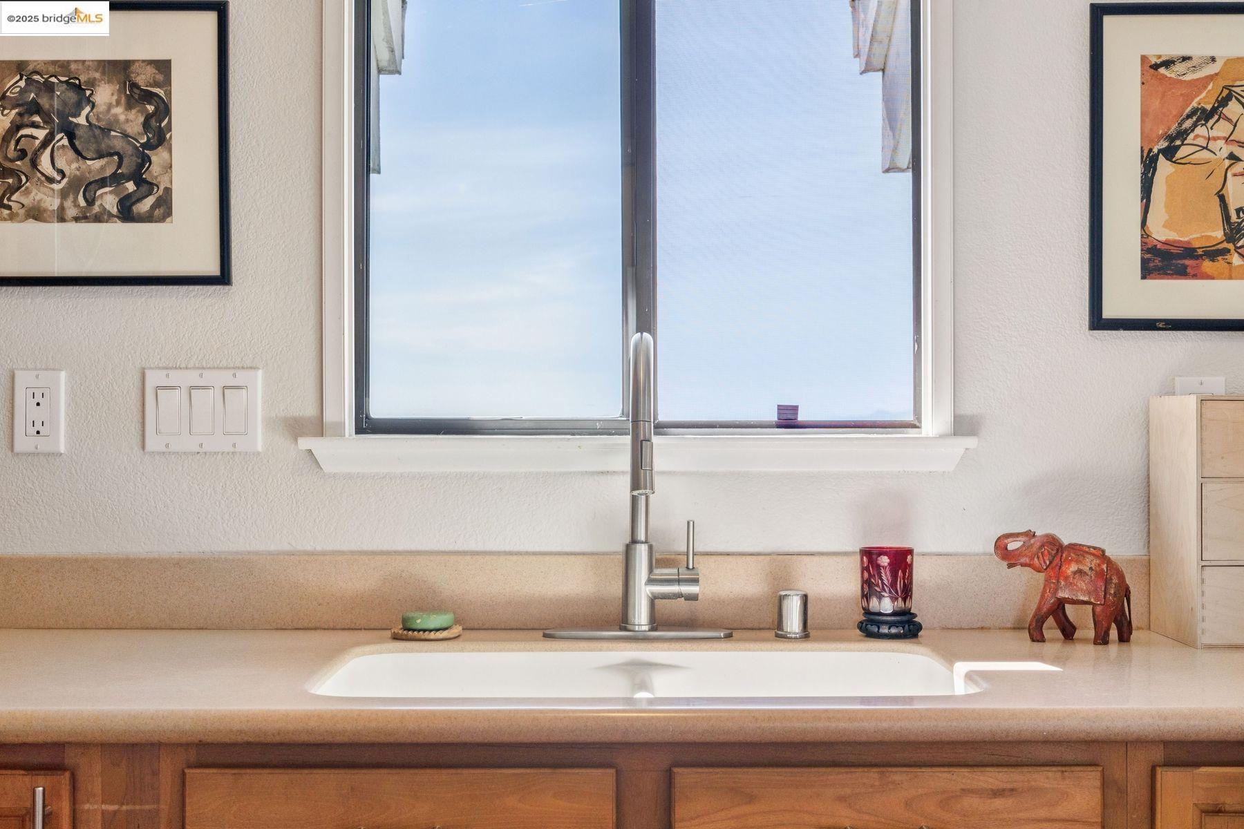 Detail Gallery Image 11 of 33 For 40 Spy Glass Hill, Oakland,  CA 94618 - 1 Beds | 1 Baths