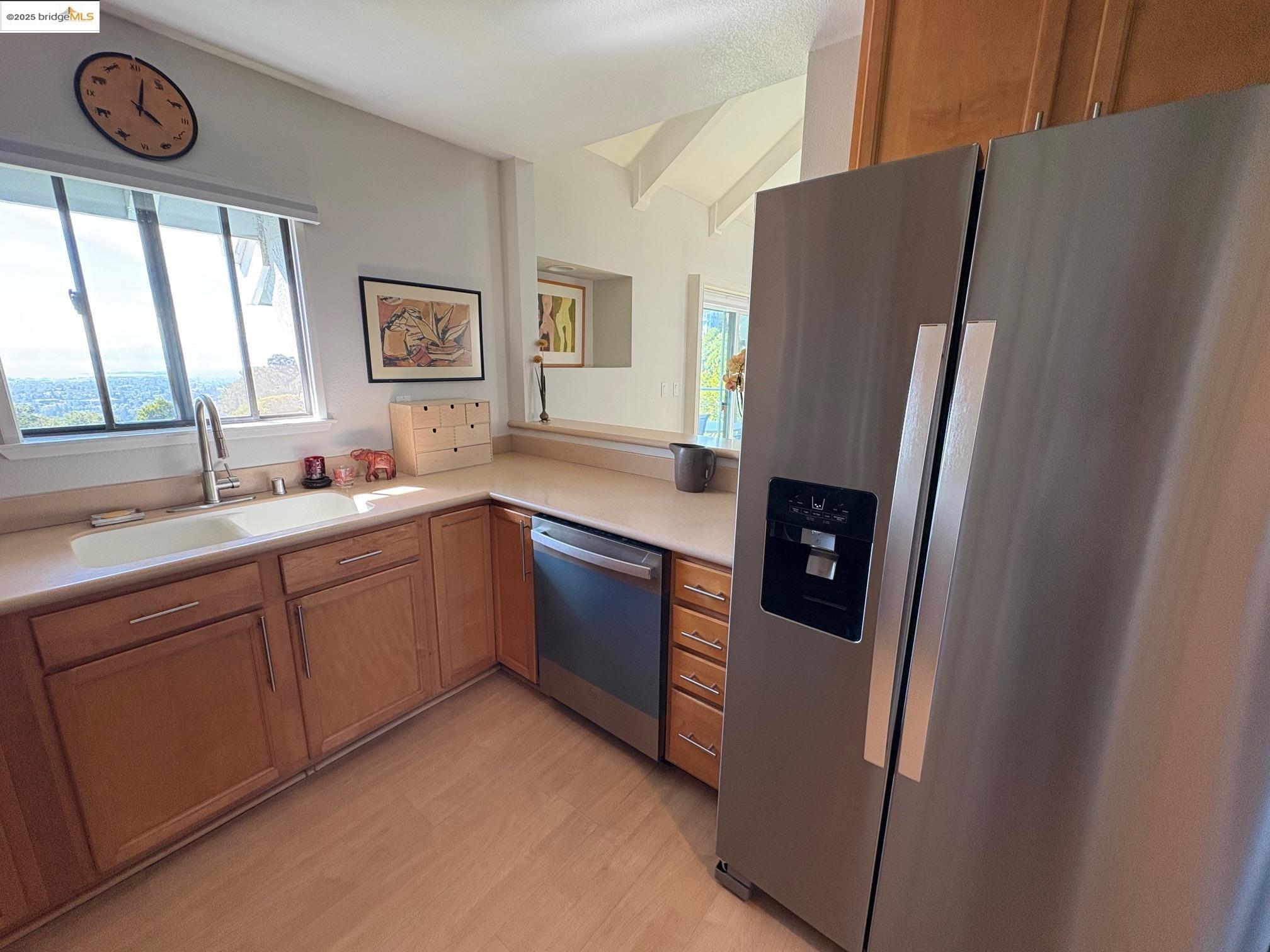 Detail Gallery Image 13 of 33 For 40 Spy Glass Hill, Oakland,  CA 94618 - 1 Beds | 1 Baths