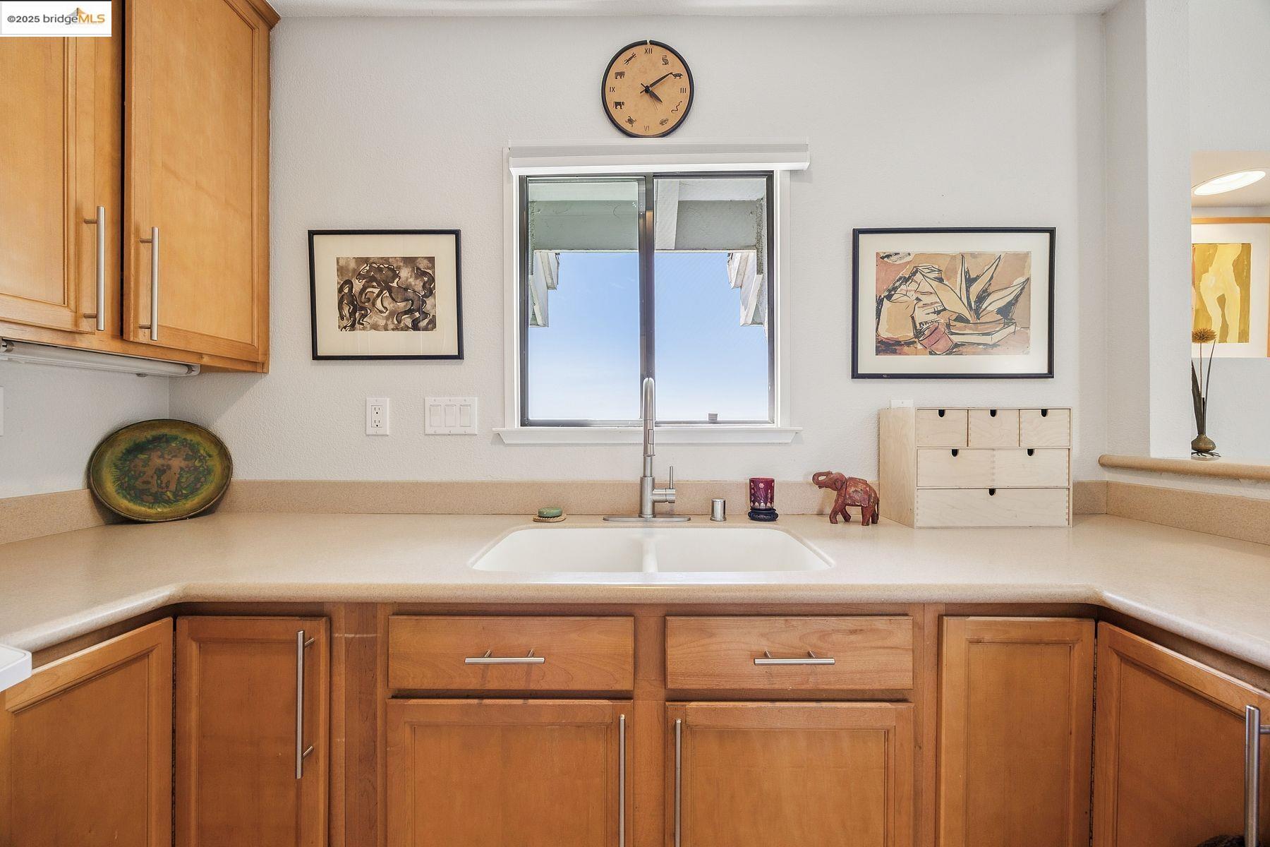 Detail Gallery Image 13 of 31 For 40 Spy Glass Hill, Oakland,  CA 94618 - 1 Beds | 1 Baths