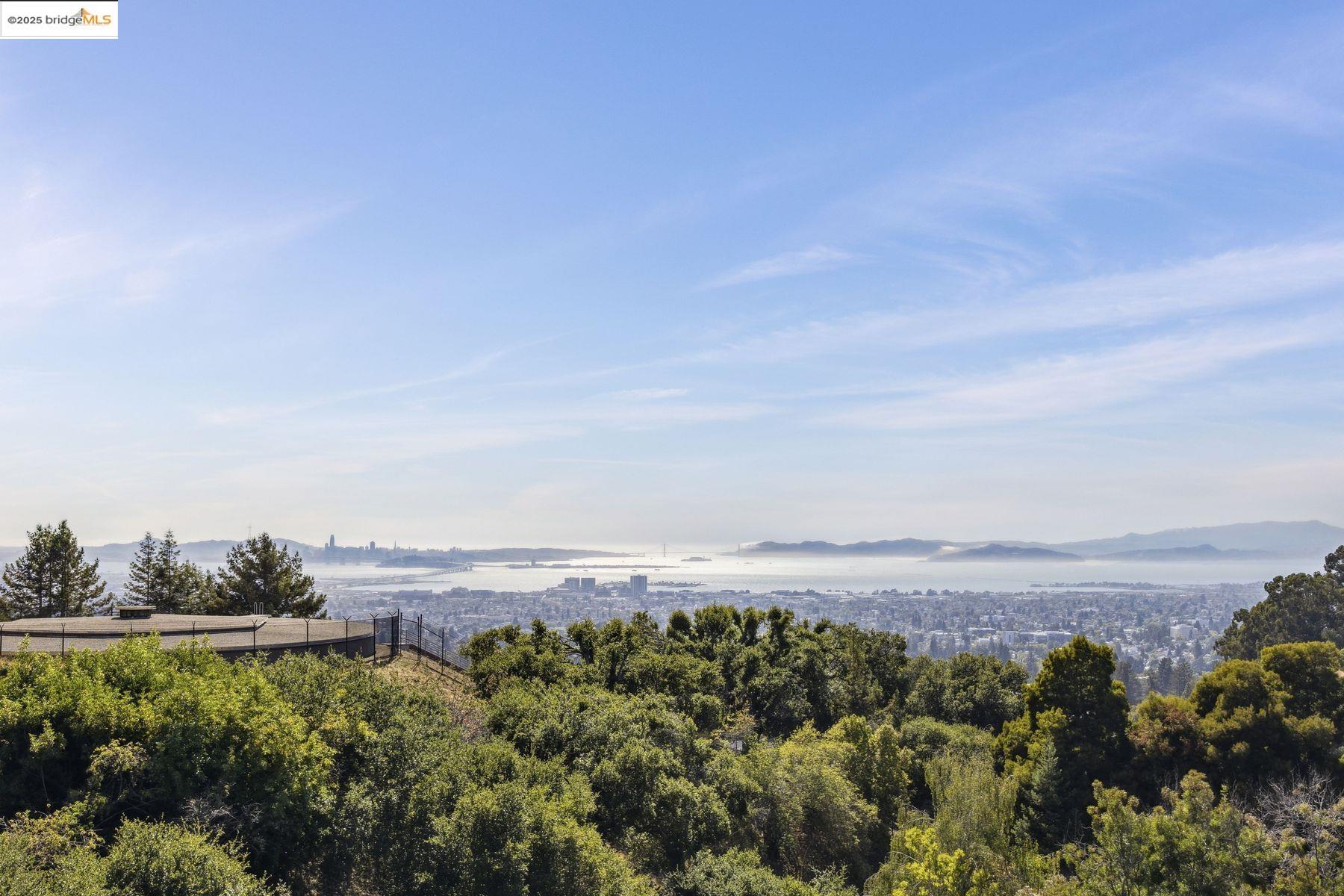 Detail Gallery Image 23 of 31 For 40 Spy Glass Hill, Oakland,  CA 94618 - 1 Beds | 1 Baths