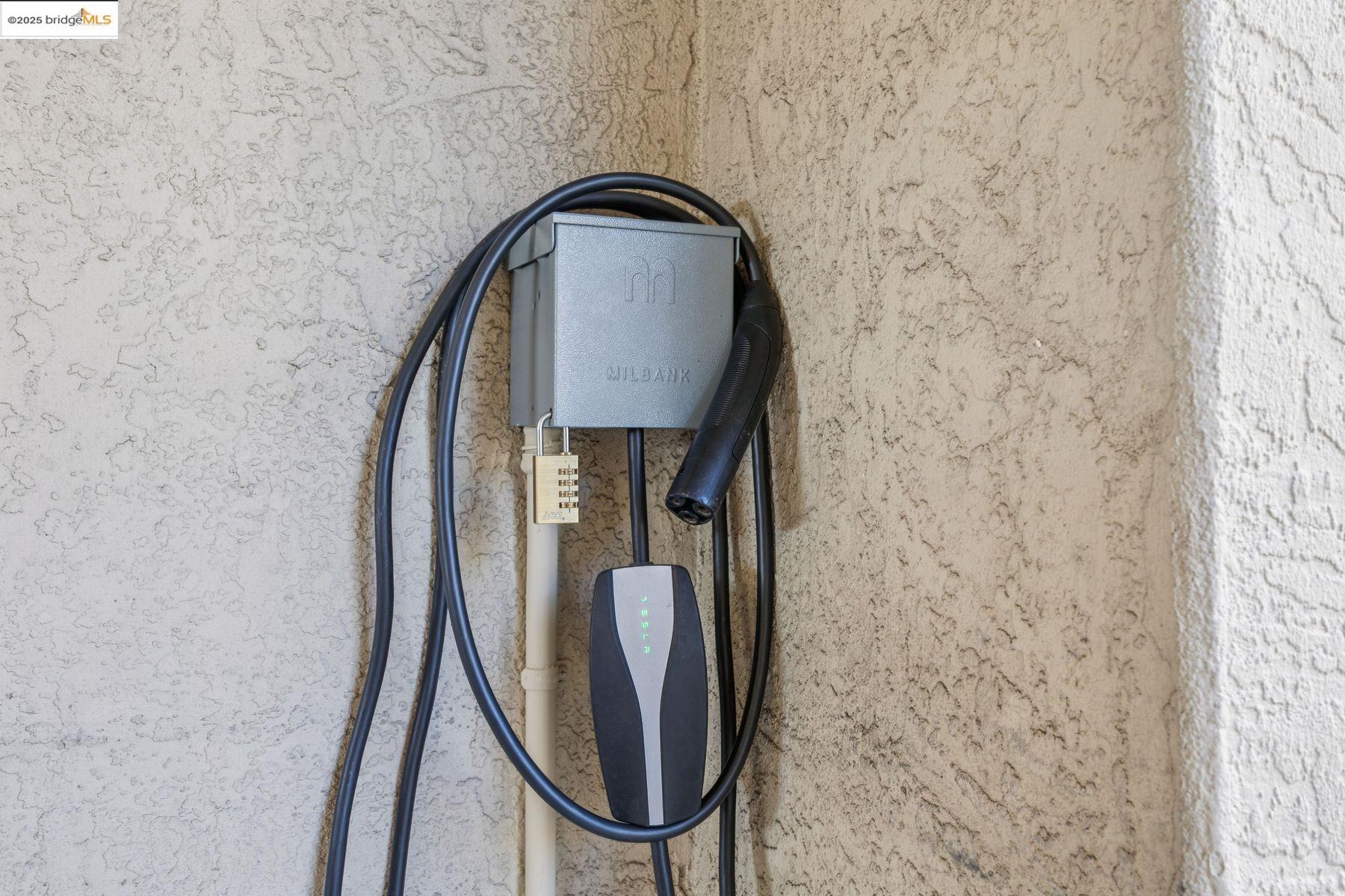 Detail Gallery Image 25 of 31 For 40 Spy Glass Hill, Oakland,  CA 94618 - 1 Beds | 1 Baths