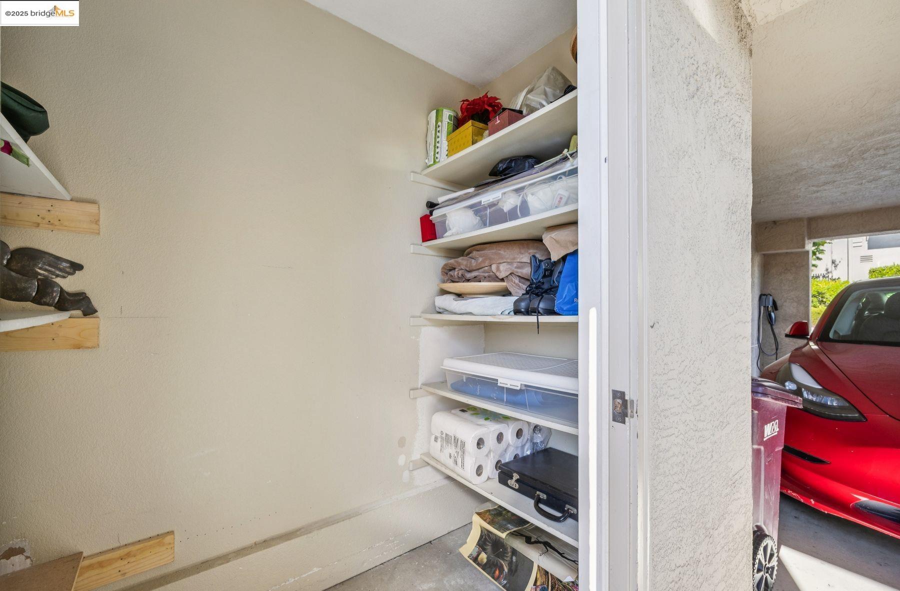 Detail Gallery Image 27 of 31 For 40 Spy Glass Hill, Oakland,  CA 94618 - 1 Beds | 1 Baths