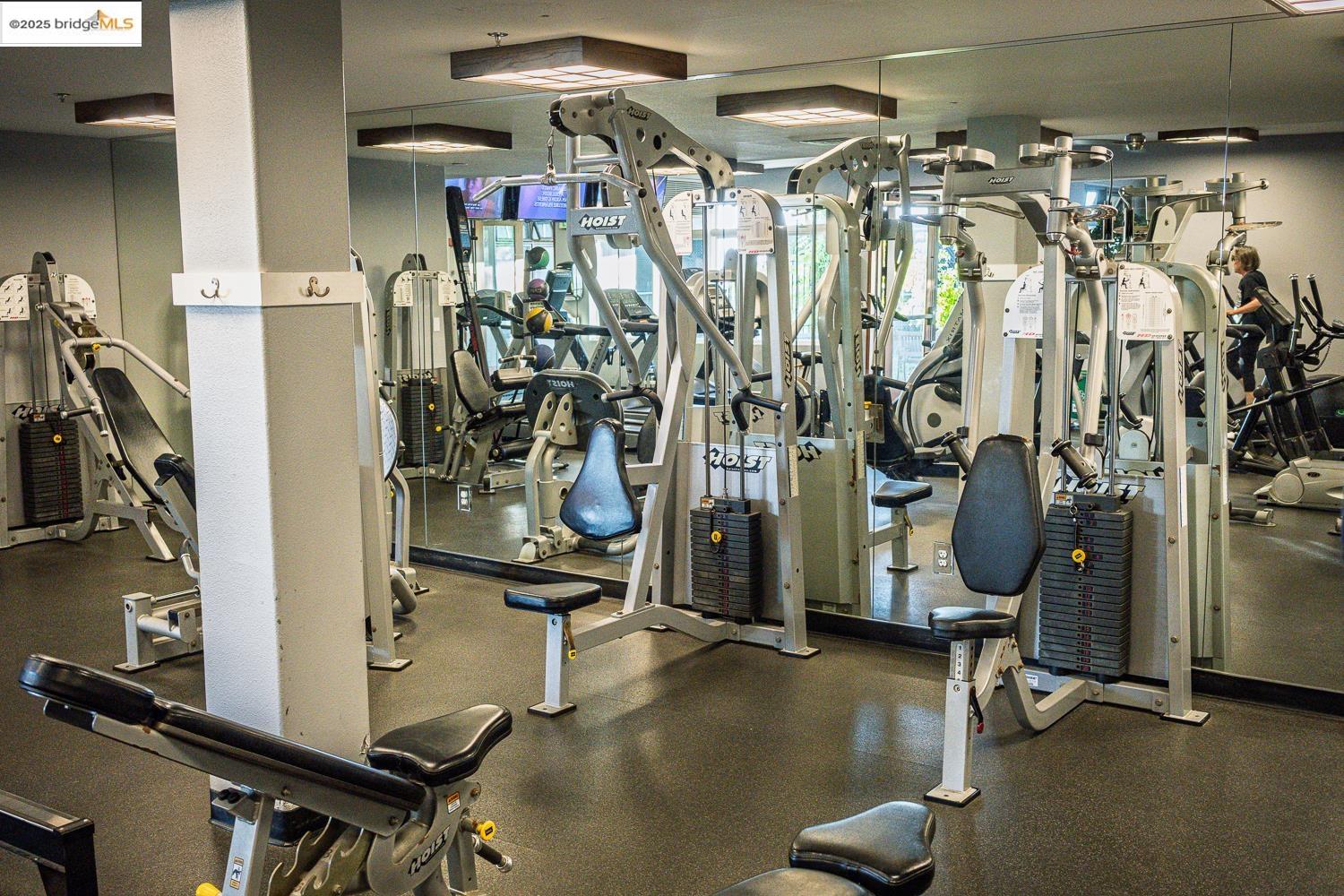 Detail Gallery Image 30 of 31 For 40 Spy Glass Hill, Oakland,  CA 94618 - 1 Beds | 1 Baths