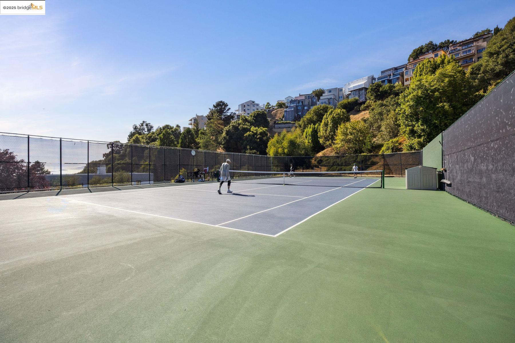 Detail Gallery Image 31 of 31 For 40 Spy Glass Hill, Oakland,  CA 94618 - 1 Beds | 1 Baths