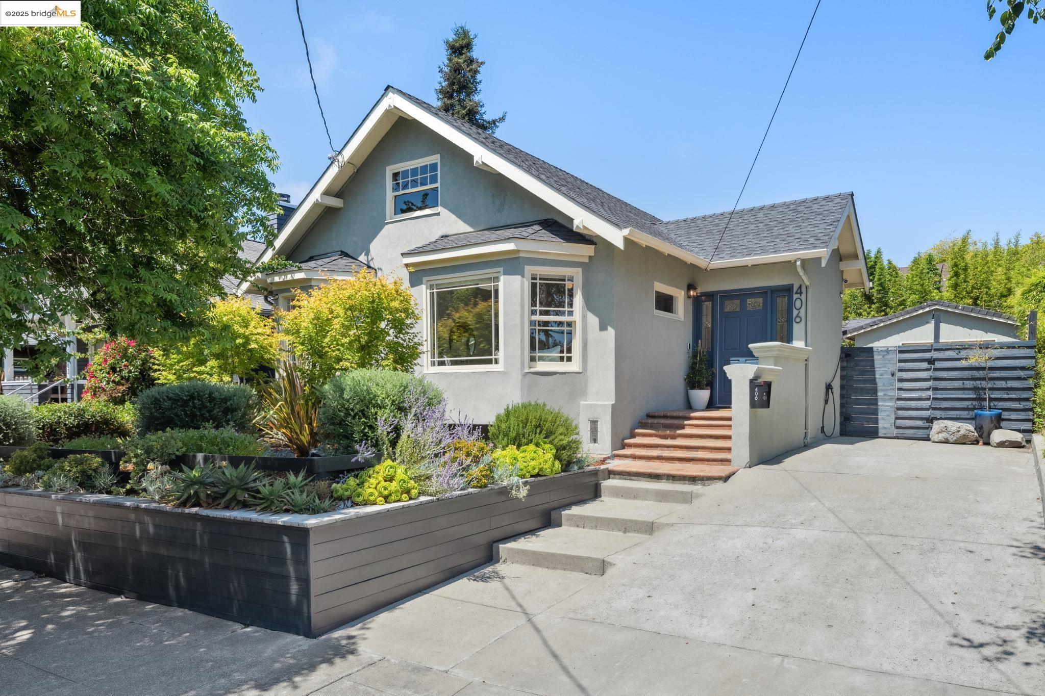 Detail Gallery Image 1 of 1 For 406 62nd St, Oakland,  CA 94609 - 3 Beds | 2 Baths