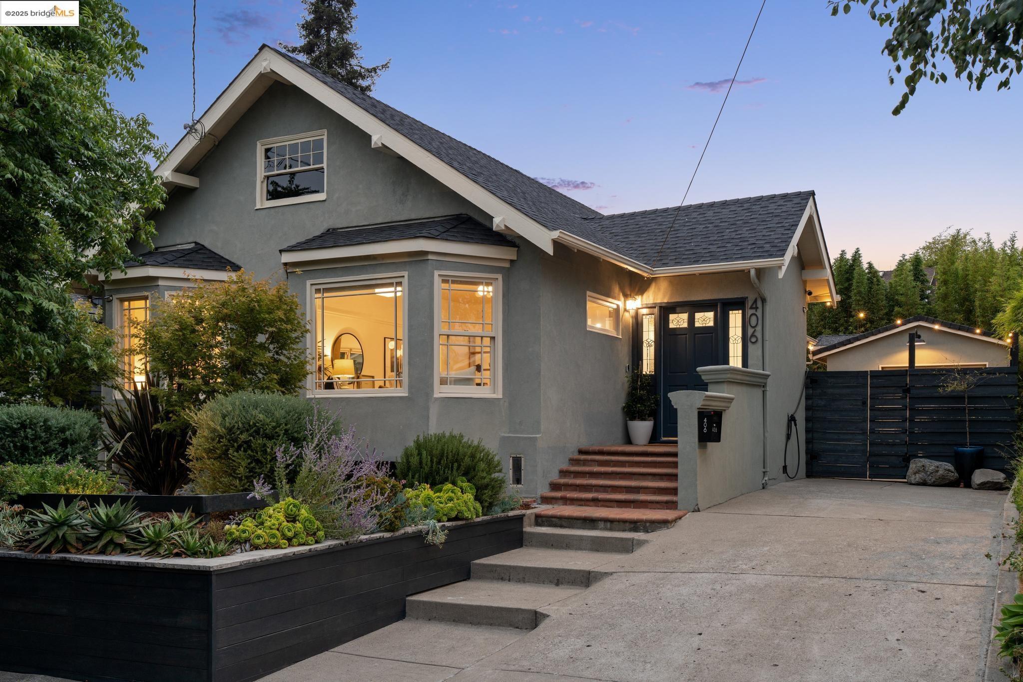 Detail Gallery Image 2 of 49 For 406 62nd St, Oakland,  CA 94609 - 3 Beds | 2 Baths