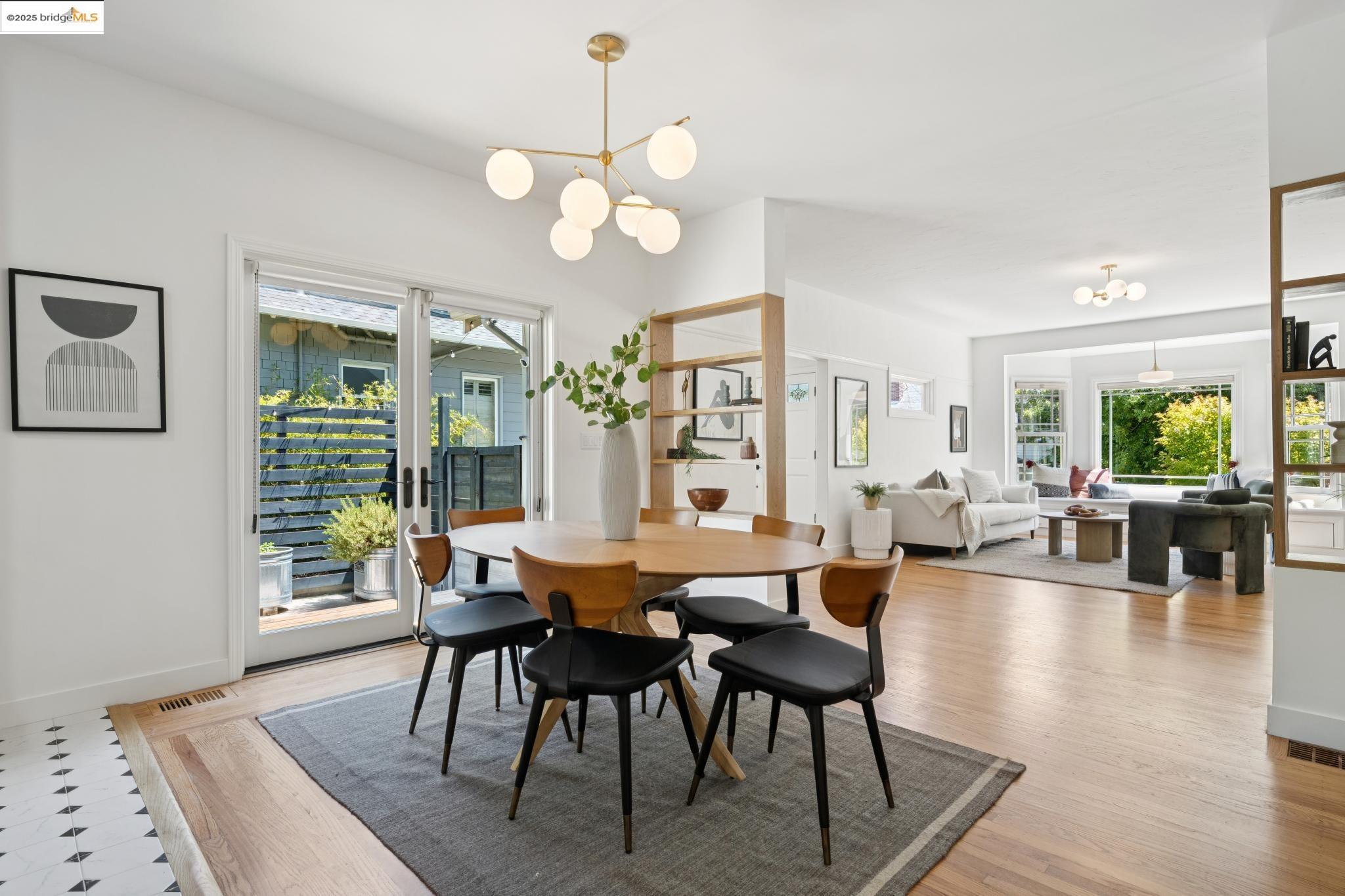 Detail Gallery Image 11 of 49 For 406 62nd St, Oakland,  CA 94609 - 3 Beds | 2 Baths