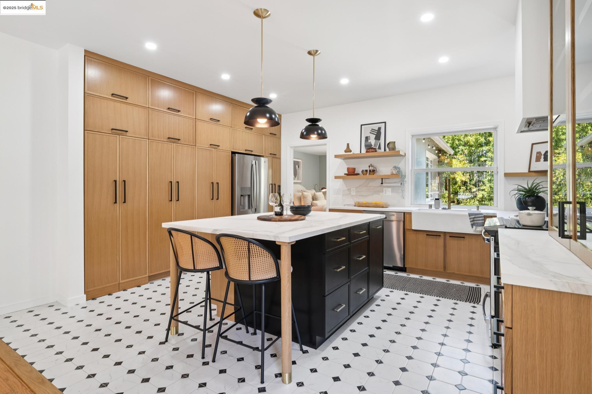 Detail Gallery Image 13 of 49 For 406 62nd St, Oakland,  CA 94609 - 3 Beds | 2 Baths