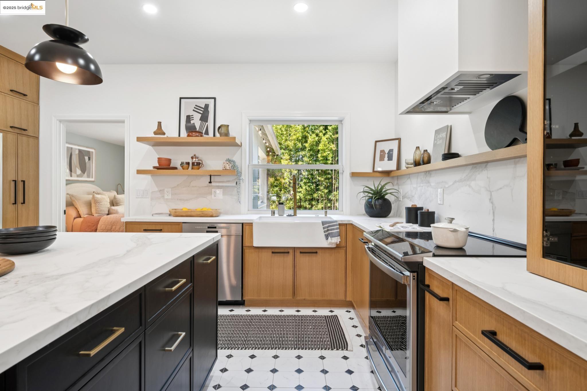 Detail Gallery Image 14 of 49 For 406 62nd St, Oakland,  CA 94609 - 3 Beds | 2 Baths