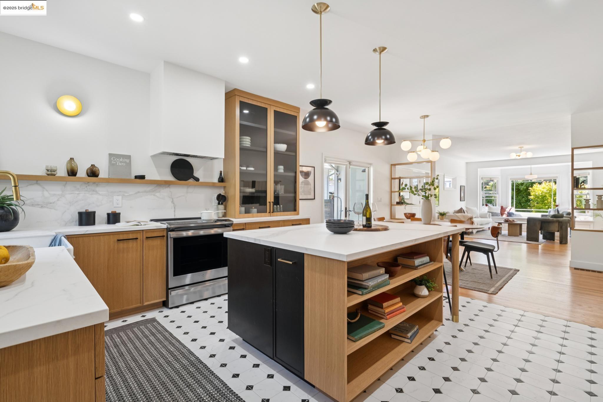 Detail Gallery Image 15 of 49 For 406 62nd St, Oakland,  CA 94609 - 3 Beds | 2 Baths