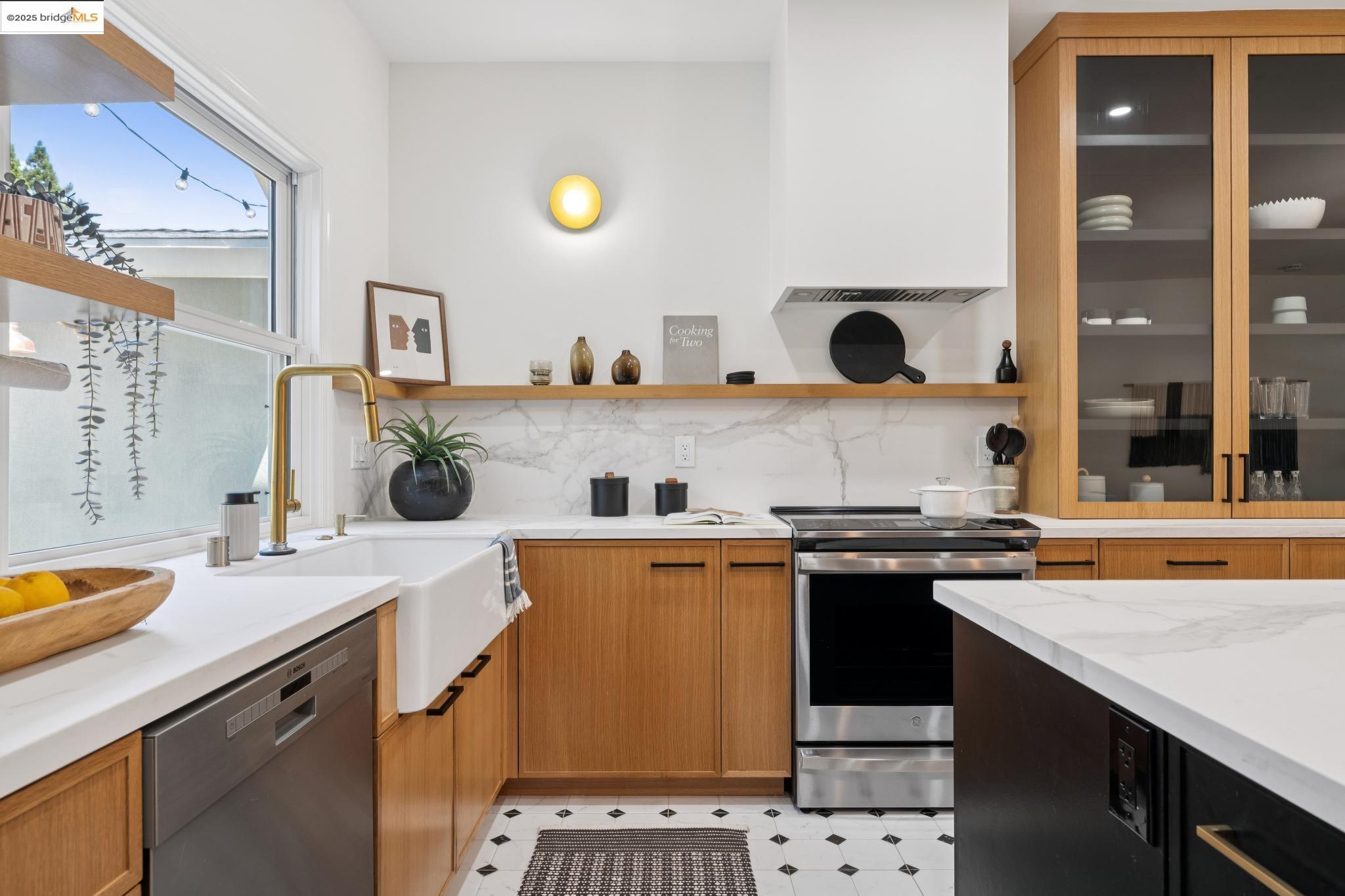Detail Gallery Image 16 of 49 For 406 62nd St, Oakland,  CA 94609 - 3 Beds | 2 Baths