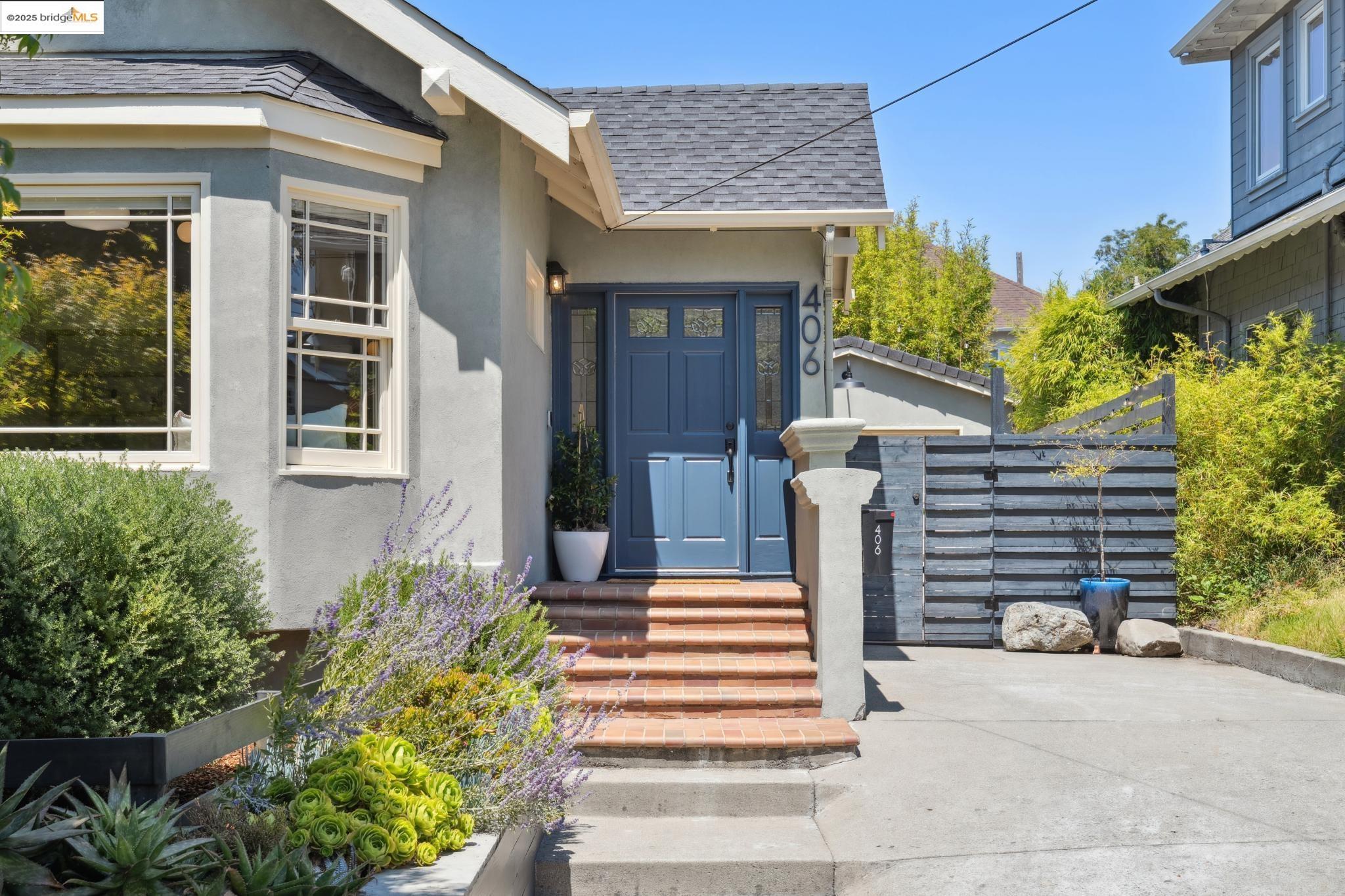 Detail Gallery Image 3 of 49 For 406 62nd St, Oakland,  CA 94609 - 3 Beds | 2 Baths