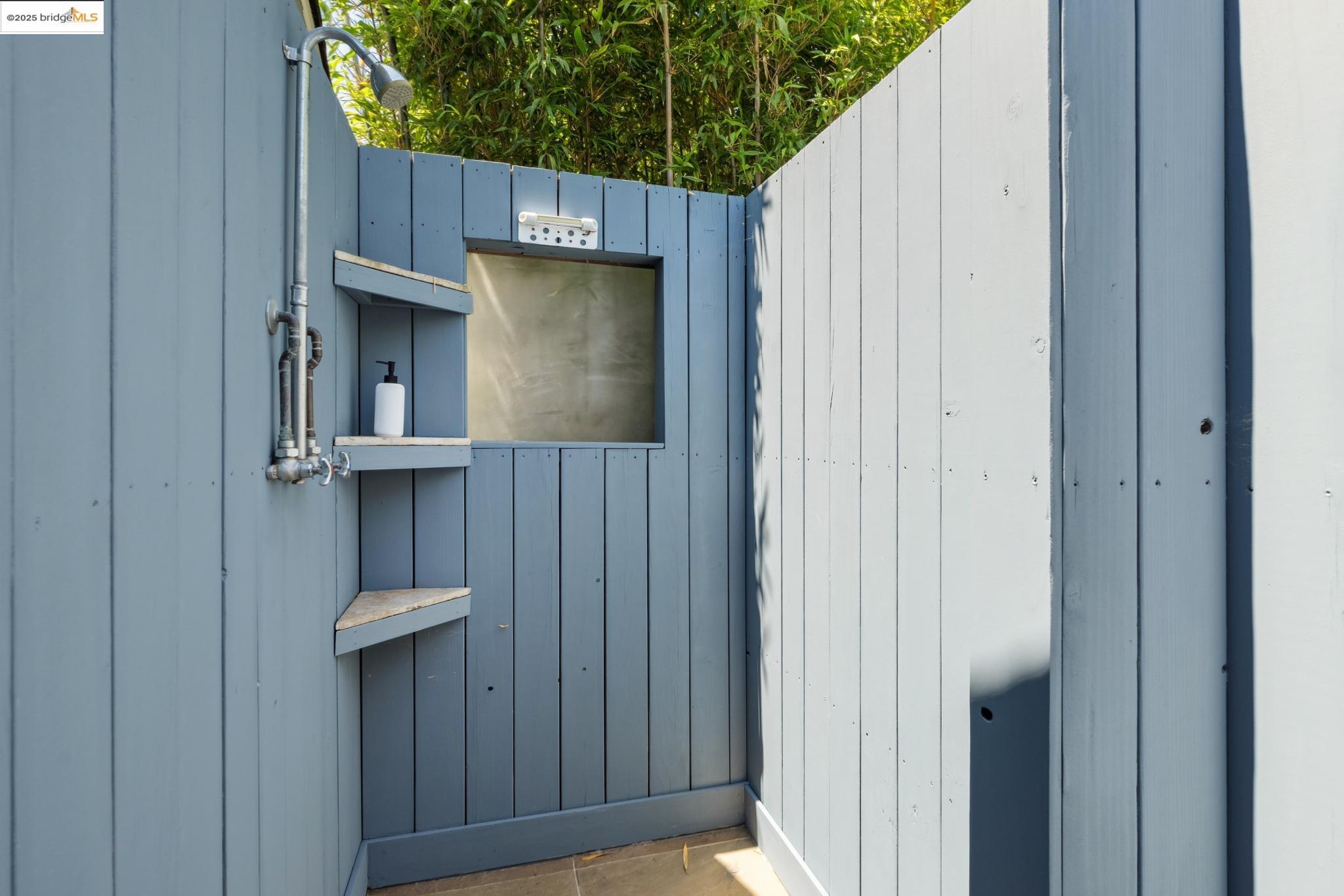 Detail Gallery Image 22 of 49 For 406 62nd St, Oakland,  CA 94609 - 3 Beds | 2 Baths