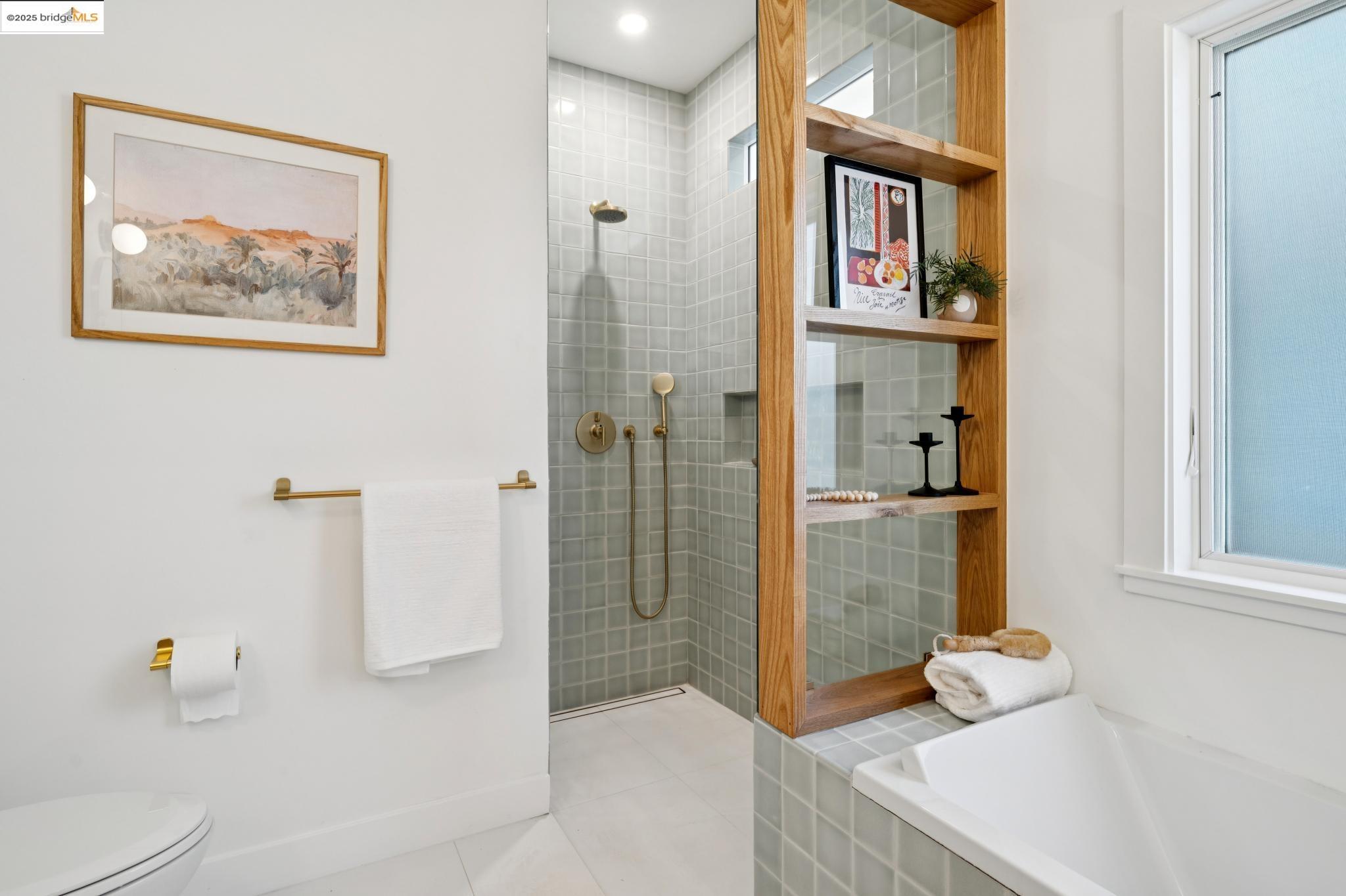 Detail Gallery Image 27 of 49 For 406 62nd St, Oakland,  CA 94609 - 3 Beds | 2 Baths