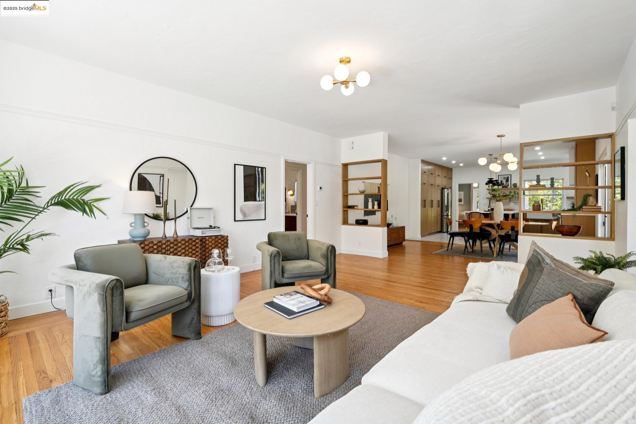 Detail Gallery Image 4 of 49 For 406 62nd St, Oakland,  CA 94609 - 3 Beds | 2 Baths