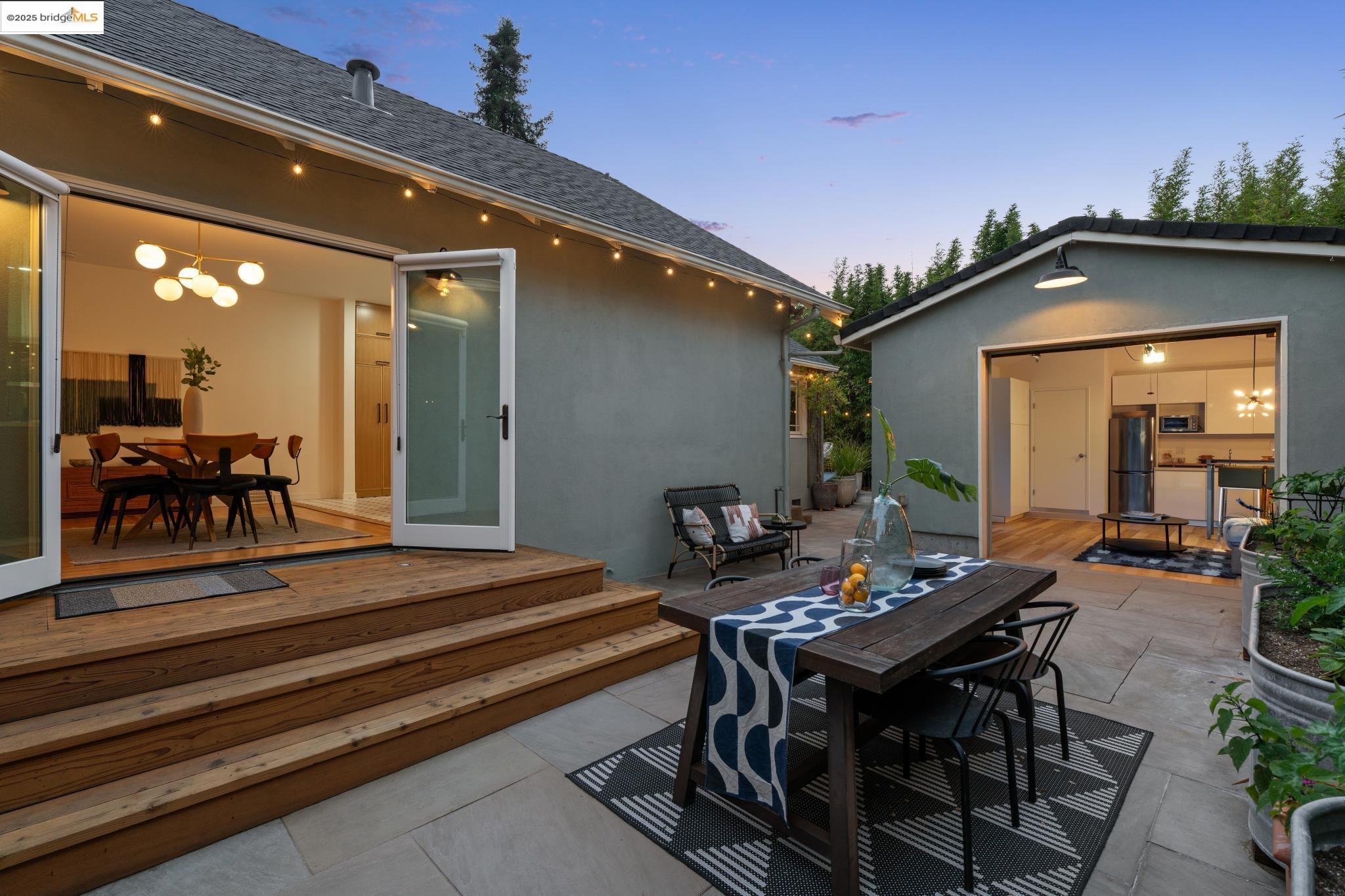 Detail Gallery Image 34 of 49 For 406 62nd St, Oakland,  CA 94609 - 3 Beds | 2 Baths