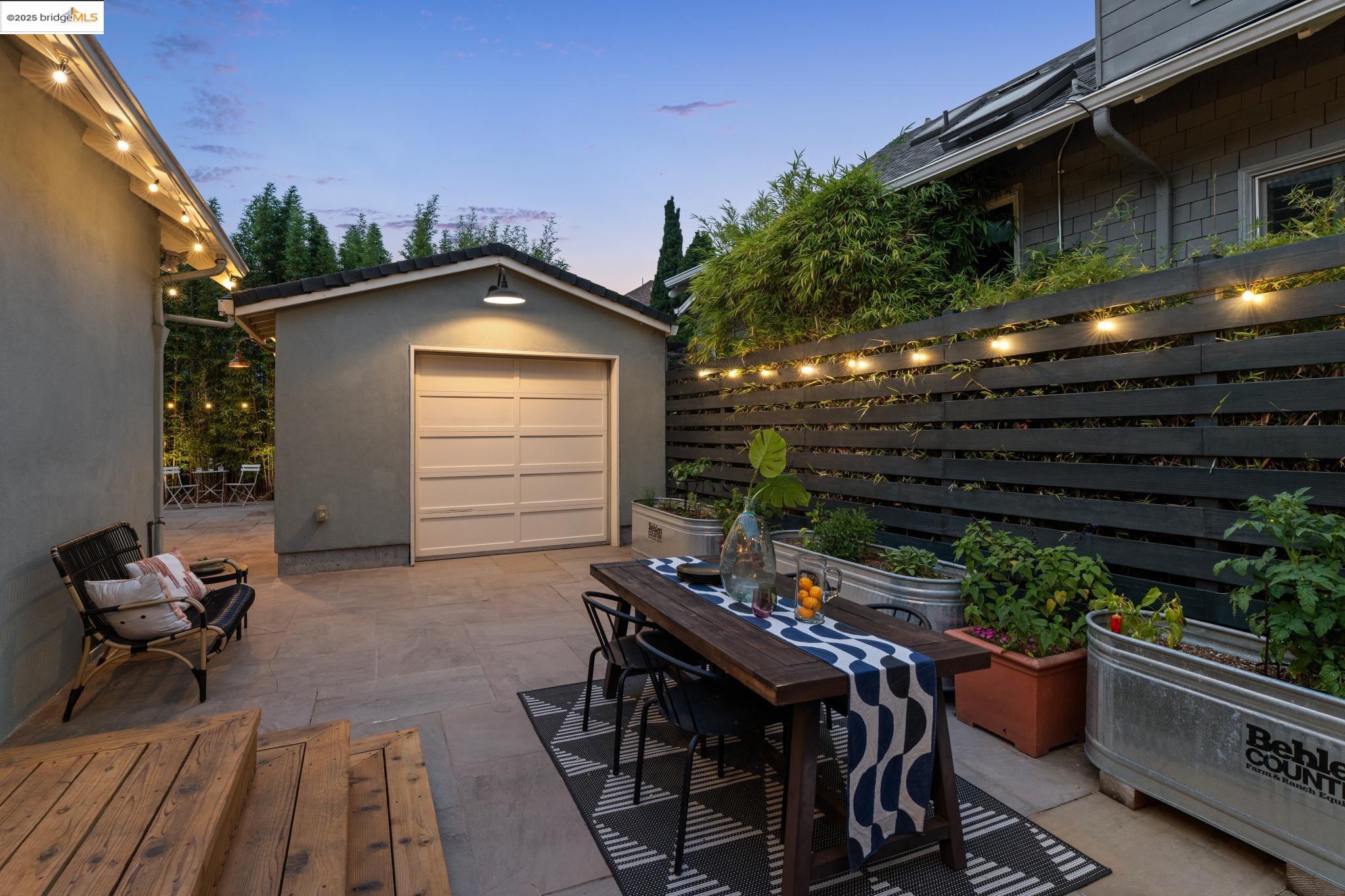Detail Gallery Image 36 of 49 For 406 62nd St, Oakland,  CA 94609 - 3 Beds | 2 Baths