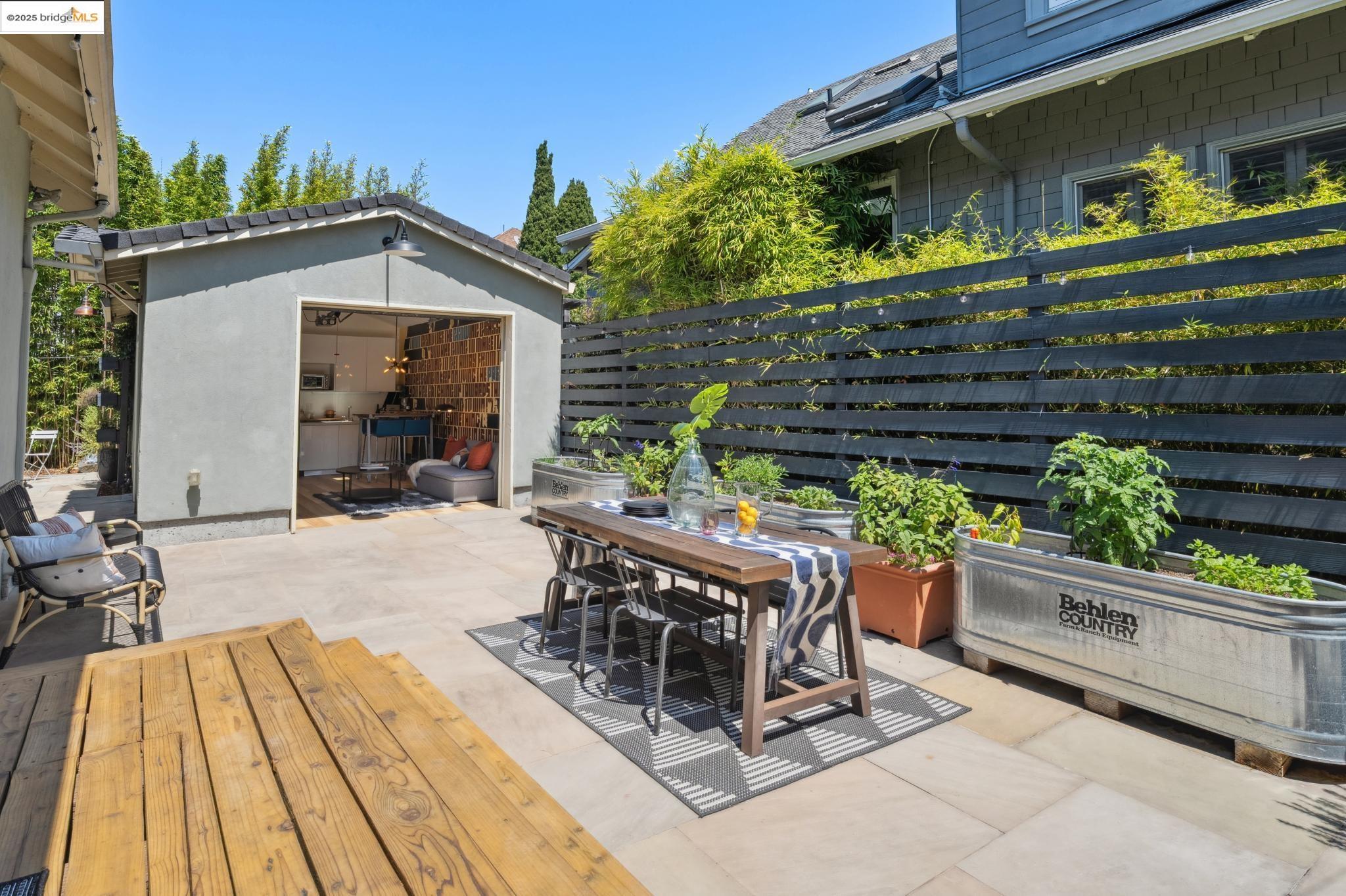 Detail Gallery Image 37 of 49 For 406 62nd St, Oakland,  CA 94609 - 3 Beds | 2 Baths