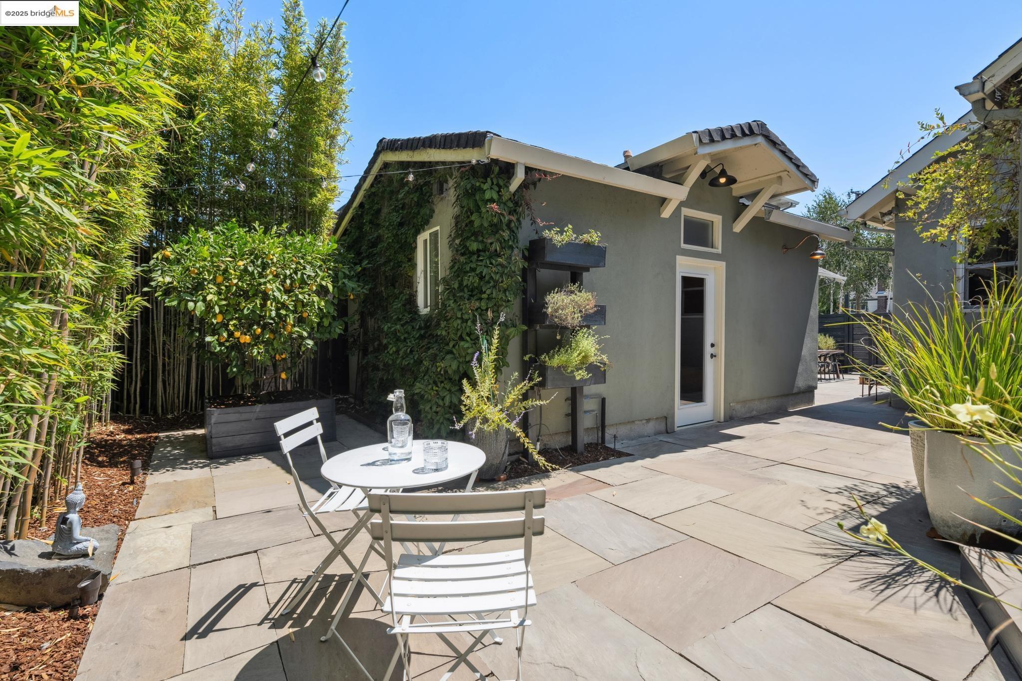 Detail Gallery Image 38 of 49 For 406 62nd St, Oakland,  CA 94609 - 3 Beds | 2 Baths
