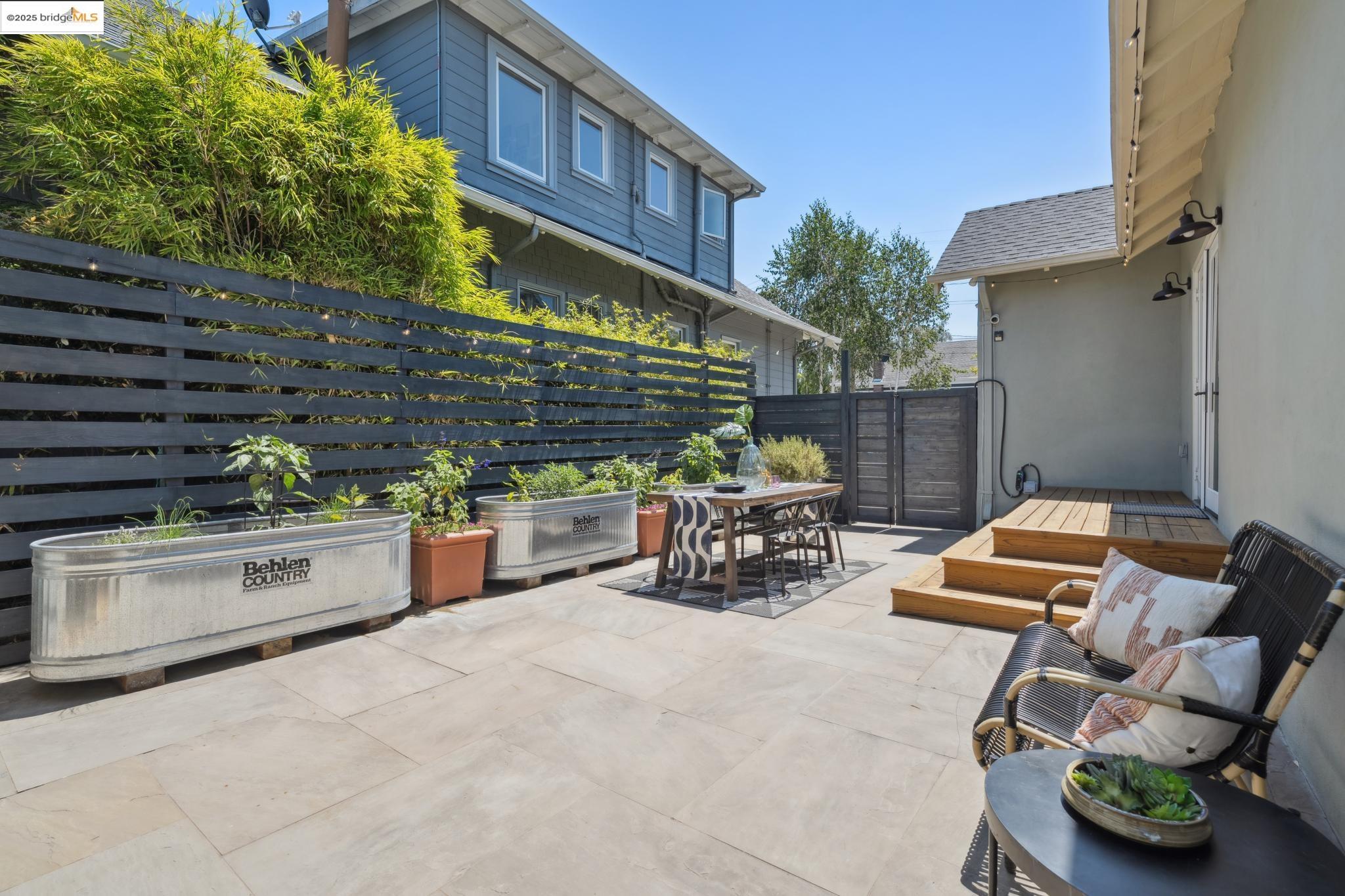 Detail Gallery Image 39 of 49 For 406 62nd St, Oakland,  CA 94609 - 3 Beds | 2 Baths