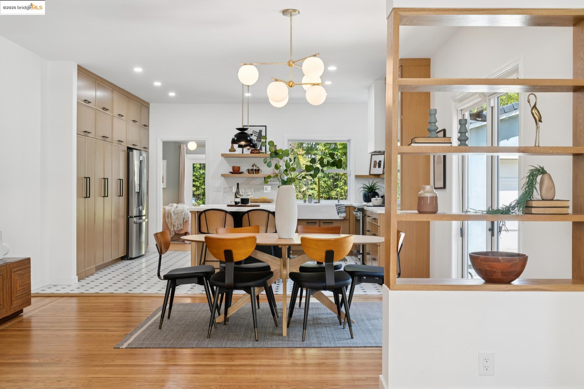 Detail Gallery Image 8 of 49 For 406 62nd St, Oakland,  CA 94609 - 3 Beds | 2 Baths