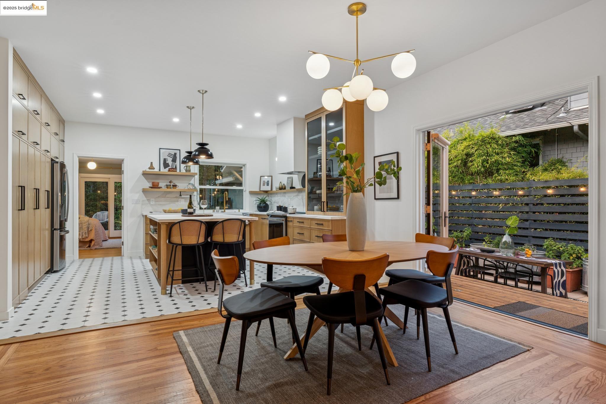 Detail Gallery Image 9 of 49 For 406 62nd St, Oakland,  CA 94609 - 3 Beds | 2 Baths