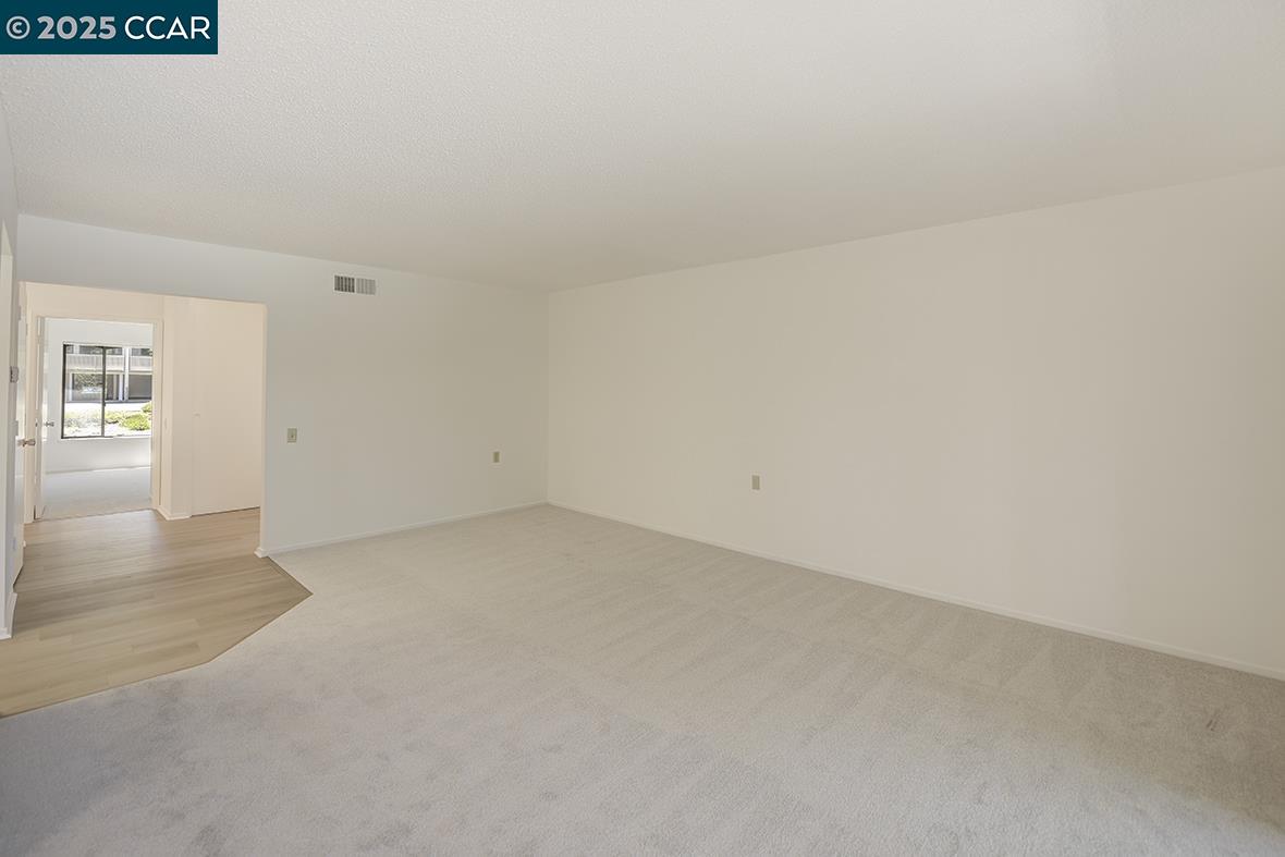 Photo #16: 41107492 Listing: Photo #16