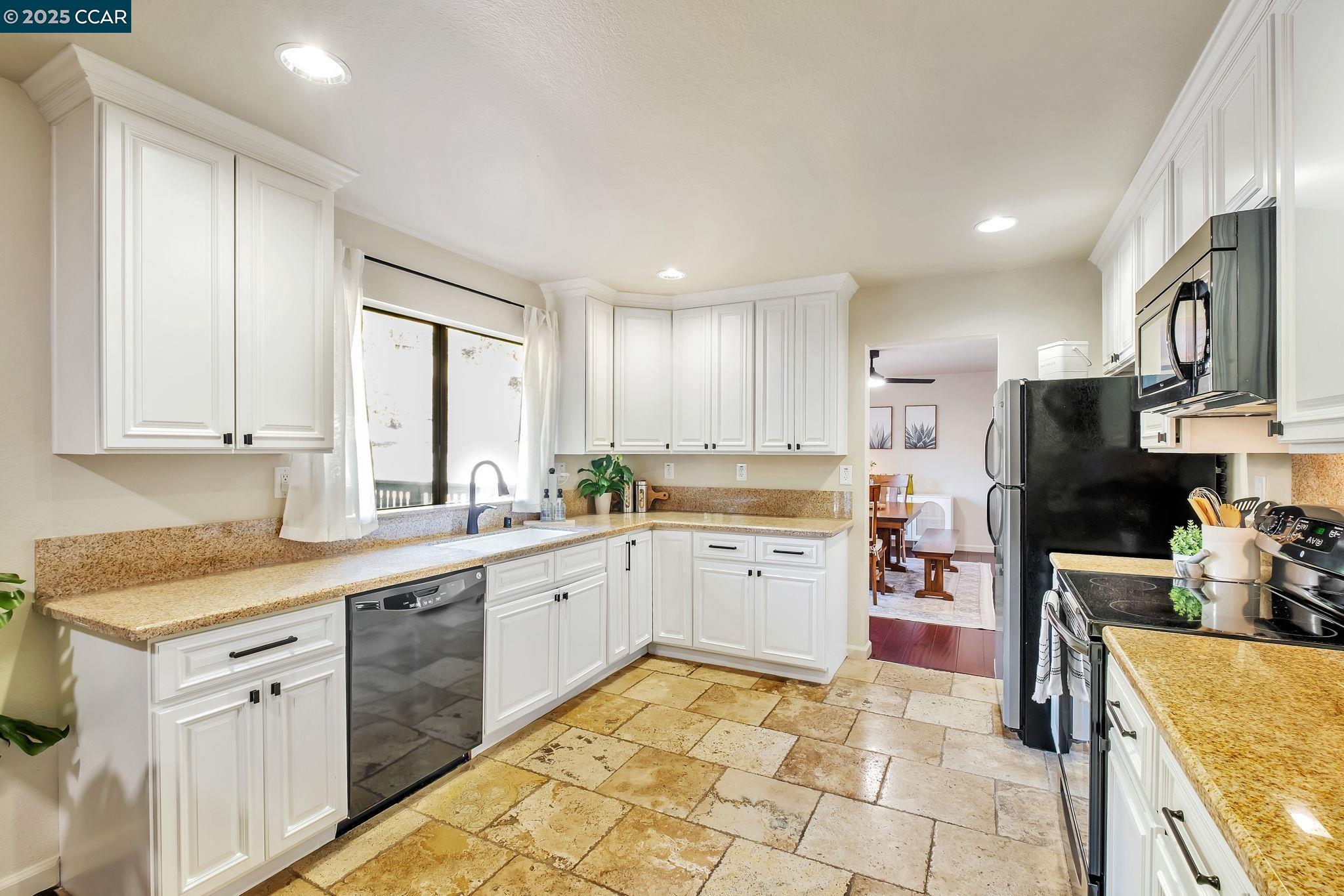Detail Gallery Image 19 of 43 For 154 Turnberry Way, Vallejo,  CA 94591 - 4 Beds | 2/1 Baths