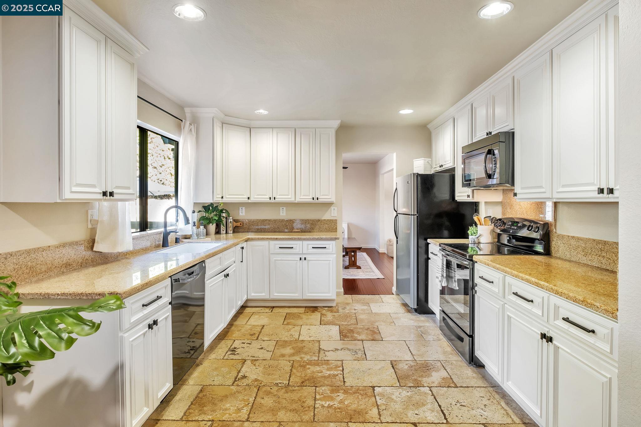 Detail Gallery Image 20 of 43 For 154 Turnberry Way, Vallejo,  CA 94591 - 4 Beds | 2/1 Baths