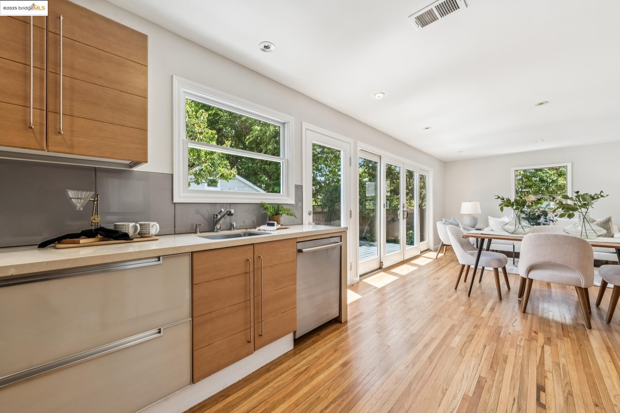 Detail Gallery Image 16 of 60 For 1708 Derby St, Berkeley,  CA 94703 - – Beds | – Baths