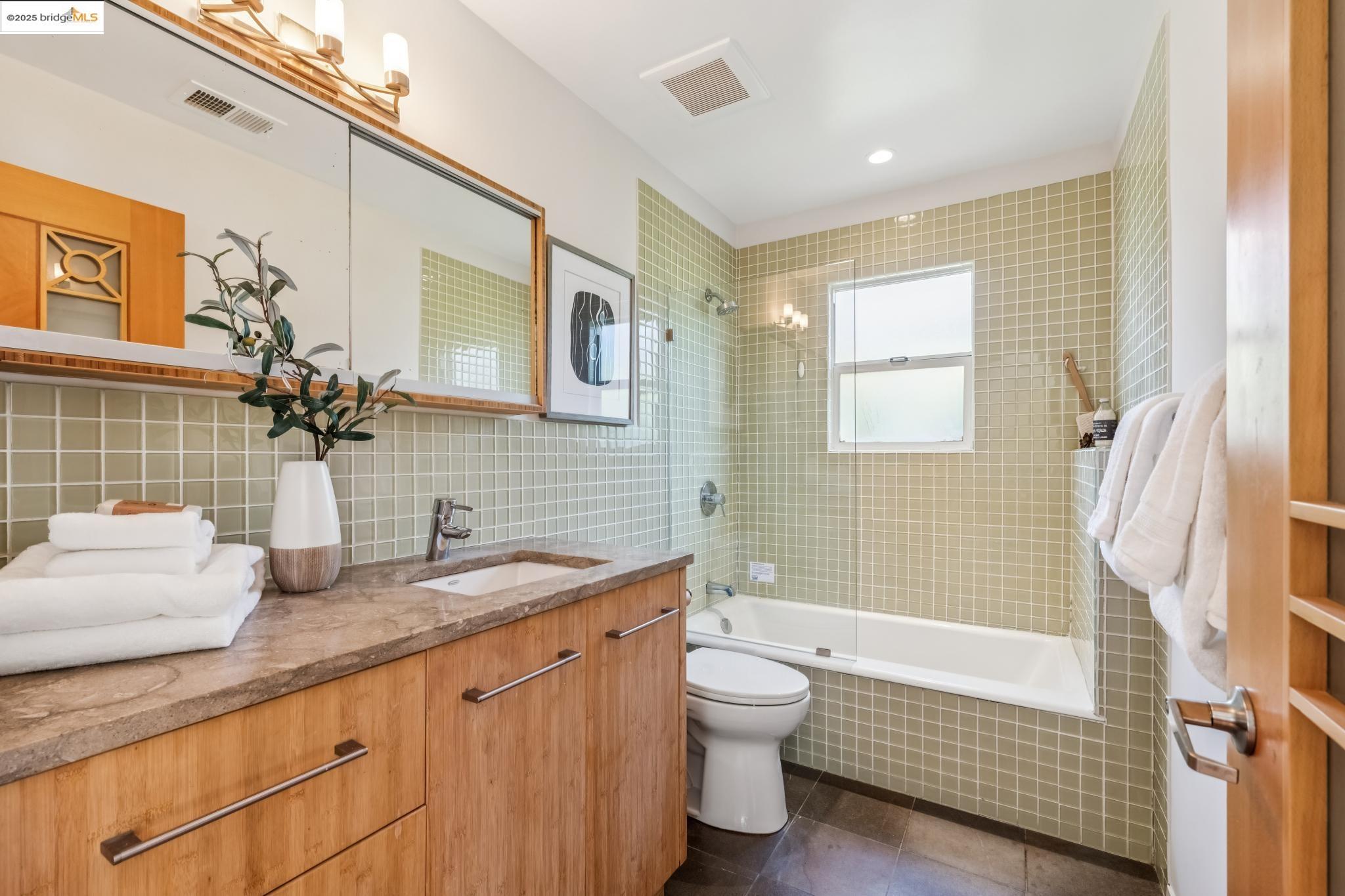Detail Gallery Image 18 of 60 For 1708 Derby St, Berkeley,  CA 94703 - – Beds | – Baths