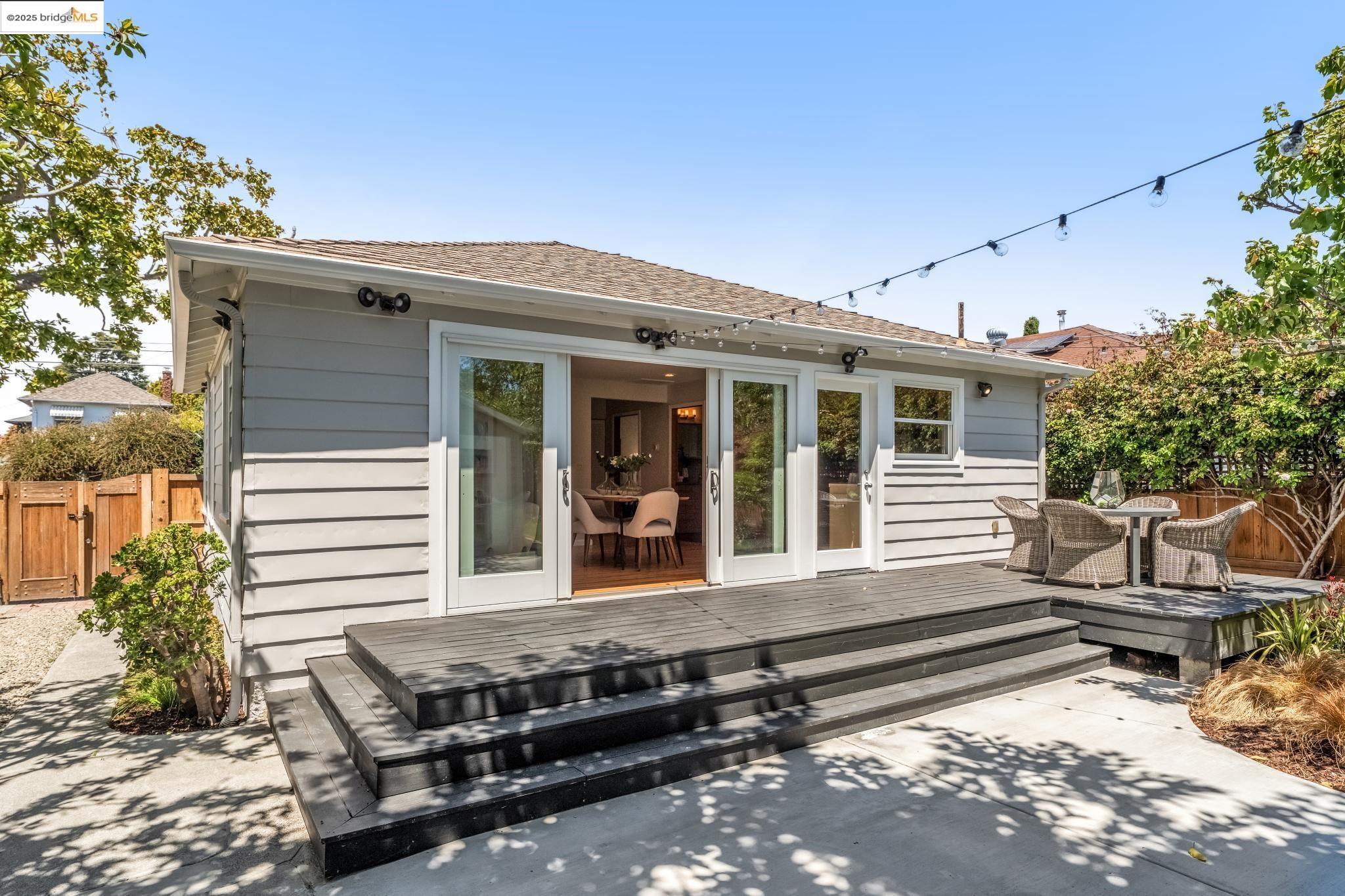 Detail Gallery Image 4 of 60 For 1708 Derby St, Berkeley,  CA 94703 - – Beds | – Baths