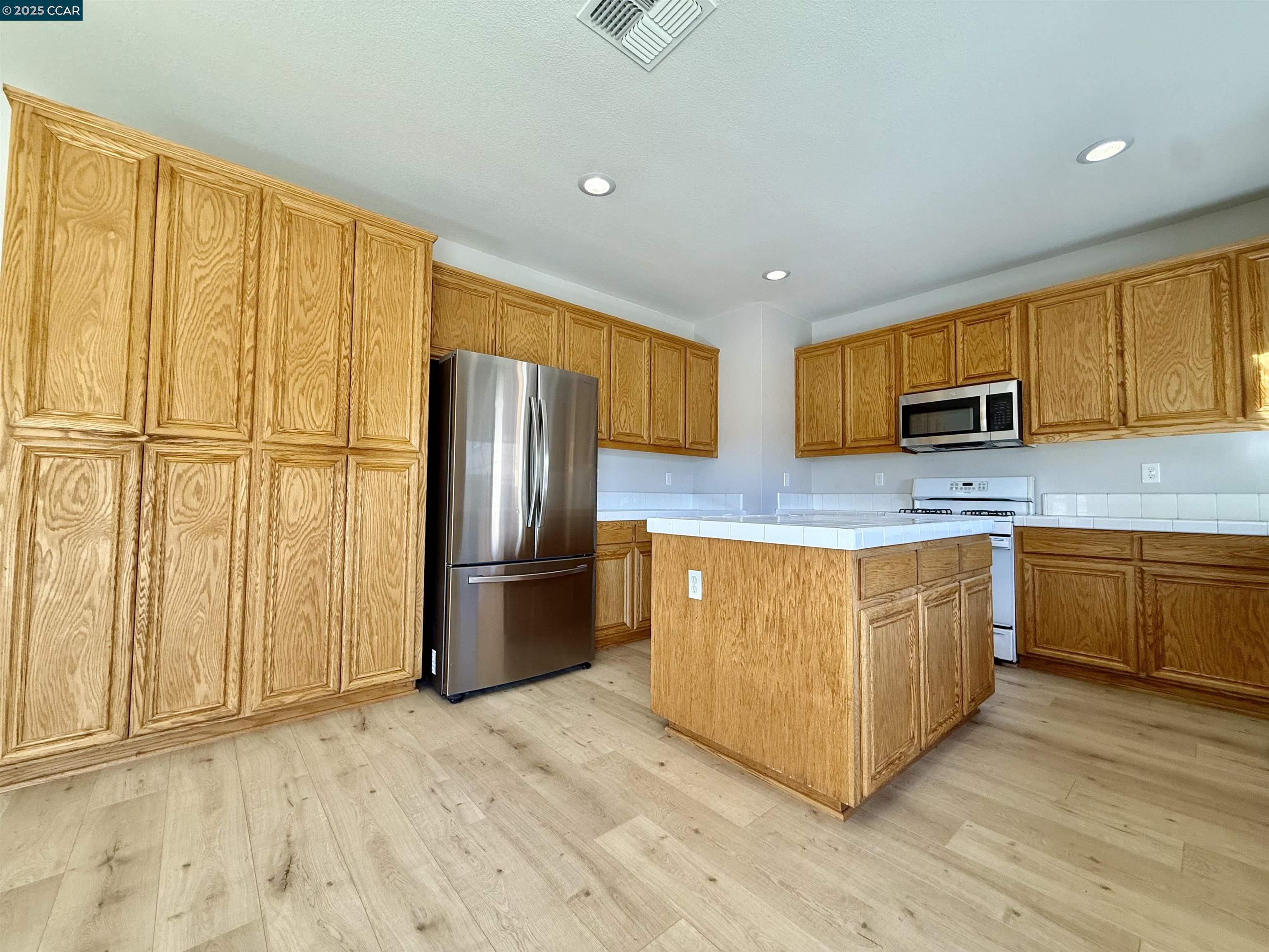 Detail Gallery Image 11 of 29 For 4431 Meadow Valley Cir, Fairfield,  CA 94534 - 4 Beds | 2/1 Baths