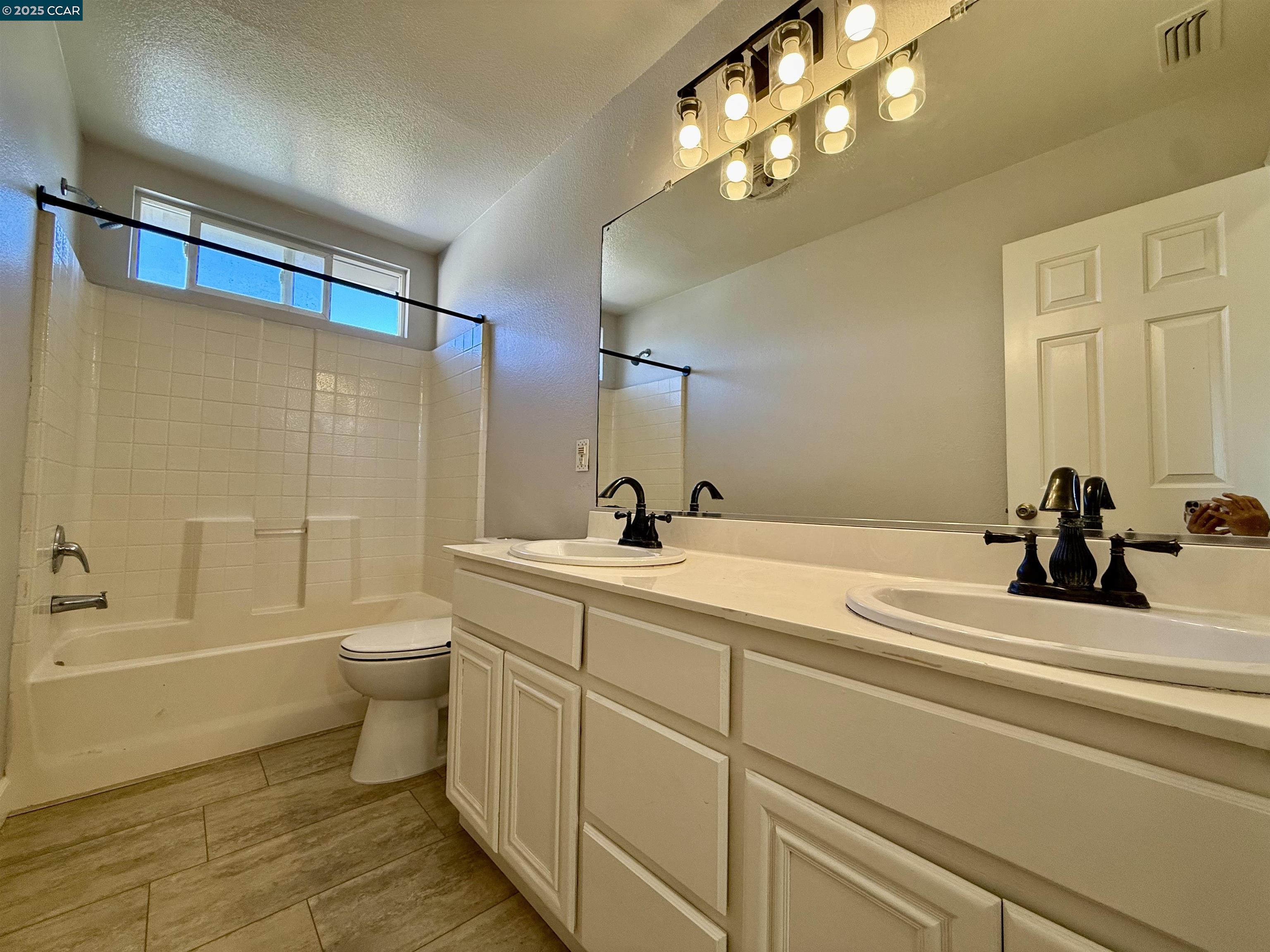 Detail Gallery Image 14 of 29 For 4431 Meadow Valley Cir, Fairfield,  CA 94534 - 4 Beds | 2/1 Baths