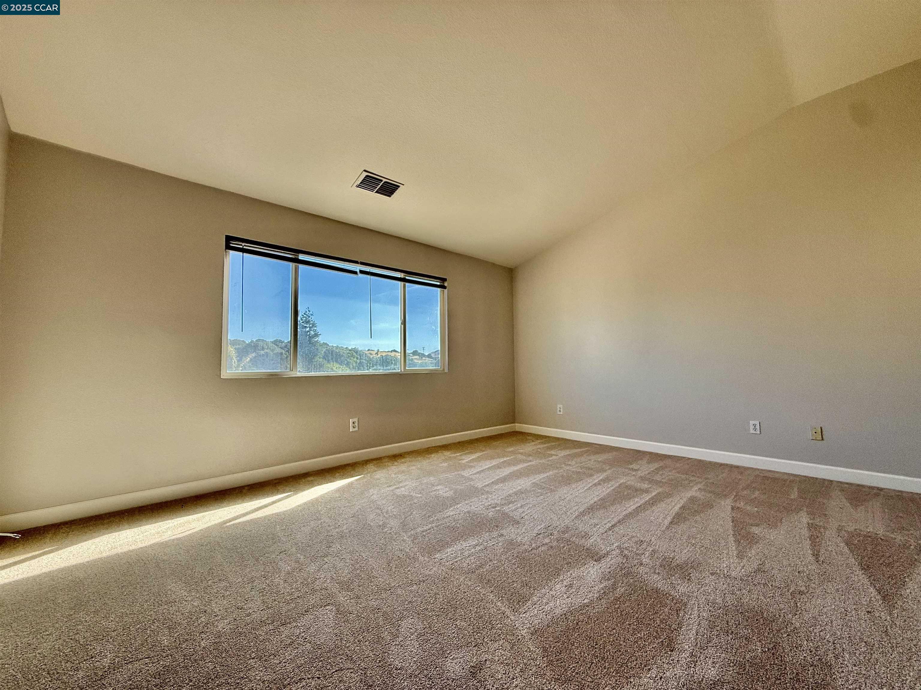 Detail Gallery Image 15 of 29 For 4431 Meadow Valley Cir, Fairfield,  CA 94534 - 4 Beds | 2/1 Baths