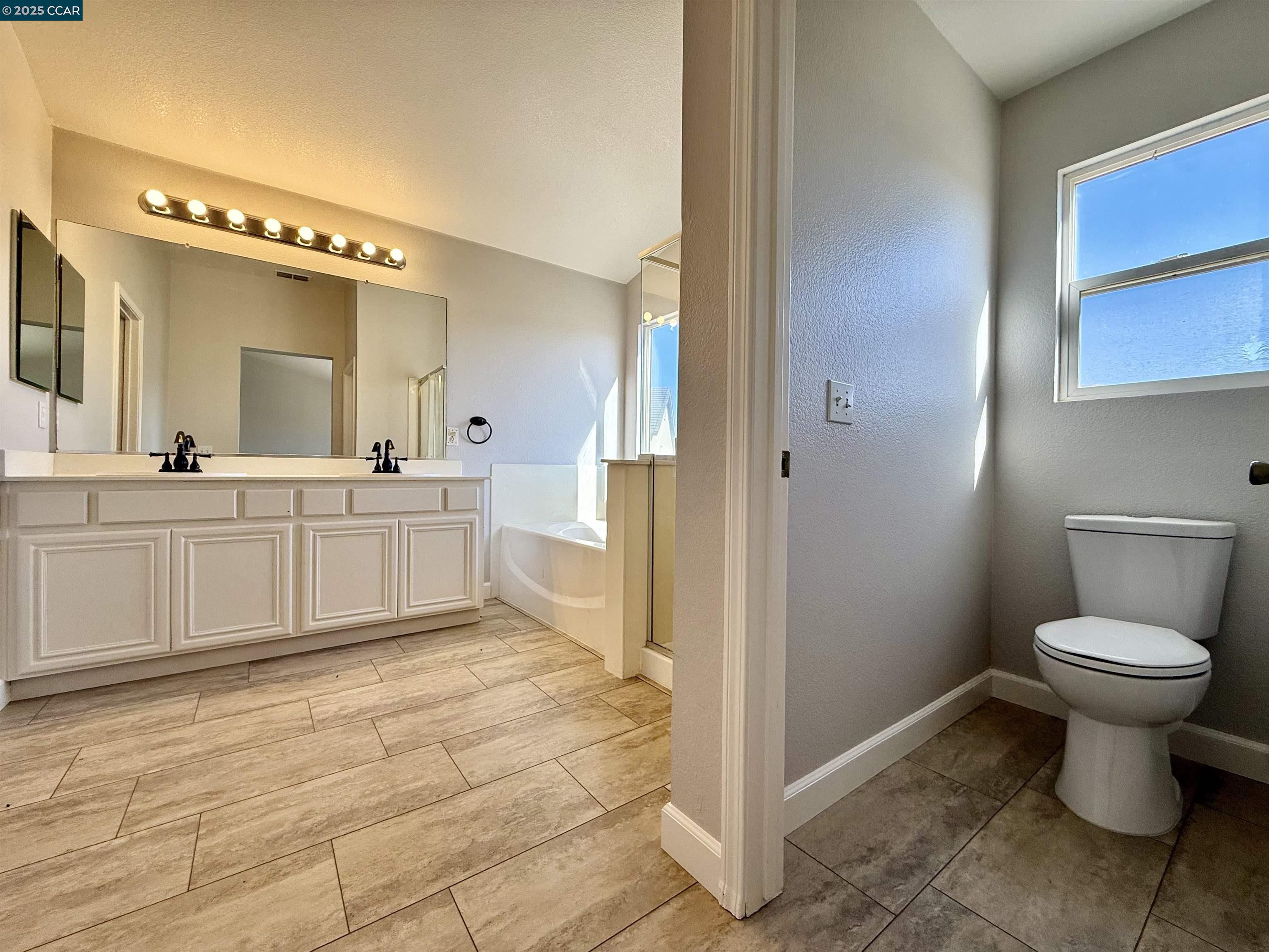 Detail Gallery Image 16 of 29 For 4431 Meadow Valley Cir, Fairfield,  CA 94534 - 4 Beds | 2/1 Baths