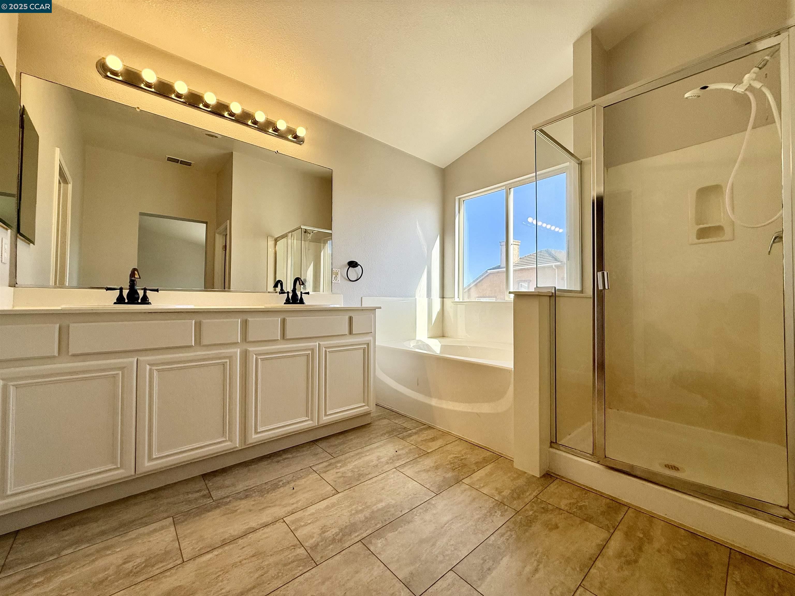 Detail Gallery Image 17 of 29 For 4431 Meadow Valley Cir, Fairfield,  CA 94534 - 4 Beds | 2/1 Baths