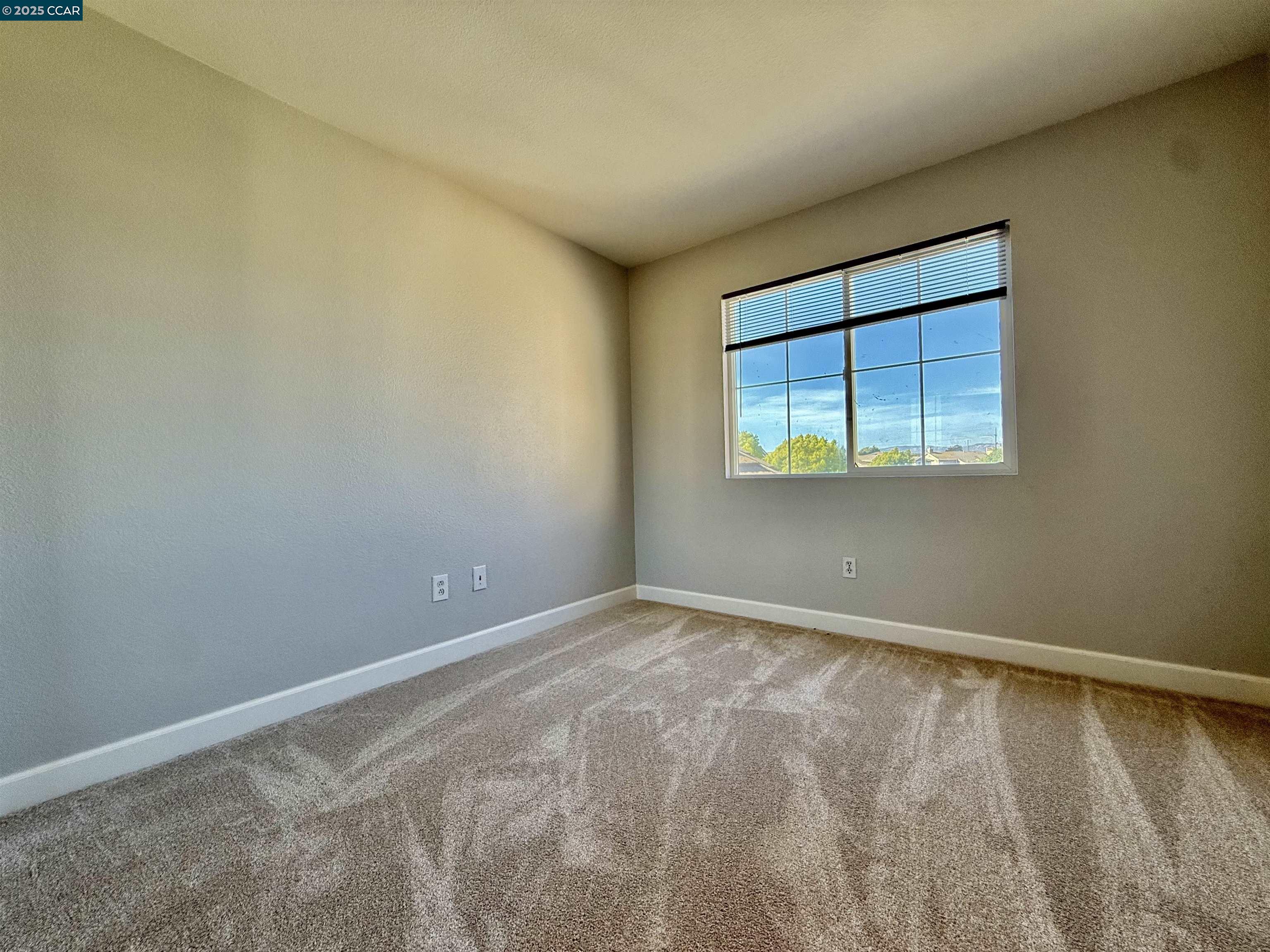 Detail Gallery Image 20 of 29 For 4431 Meadow Valley Cir, Fairfield,  CA 94534 - 4 Beds | 2/1 Baths