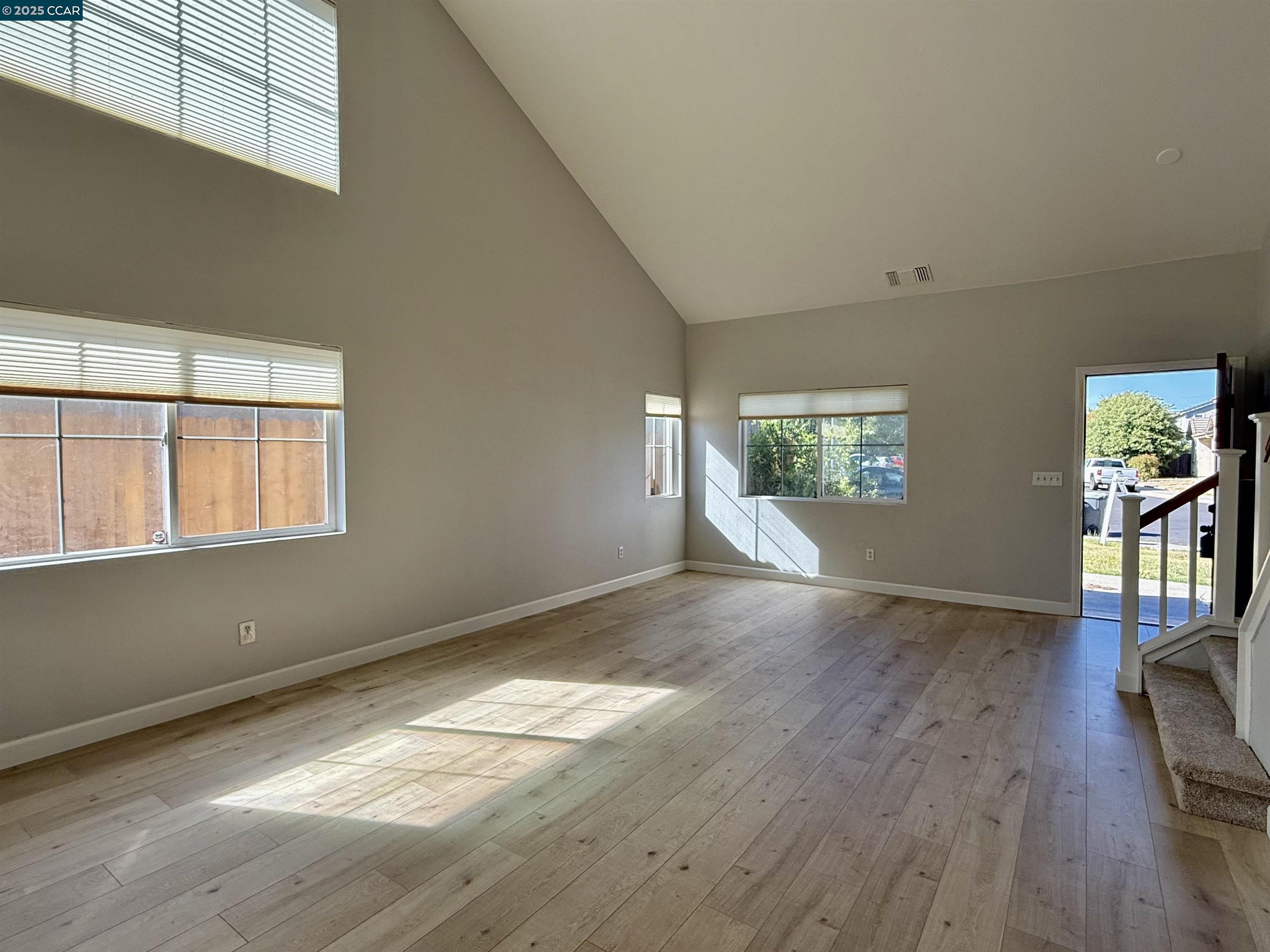 Detail Gallery Image 3 of 29 For 4431 Meadow Valley Cir, Fairfield,  CA 94534 - 4 Beds | 2/1 Baths