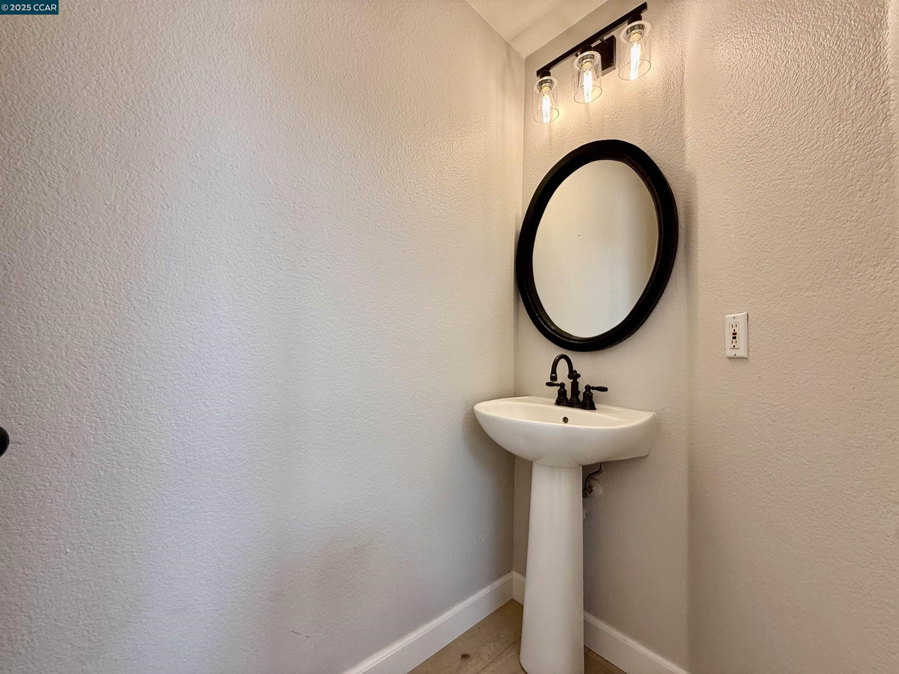 Detail Gallery Image 23 of 29 For 4431 Meadow Valley Cir, Fairfield,  CA 94534 - 4 Beds | 2/1 Baths
